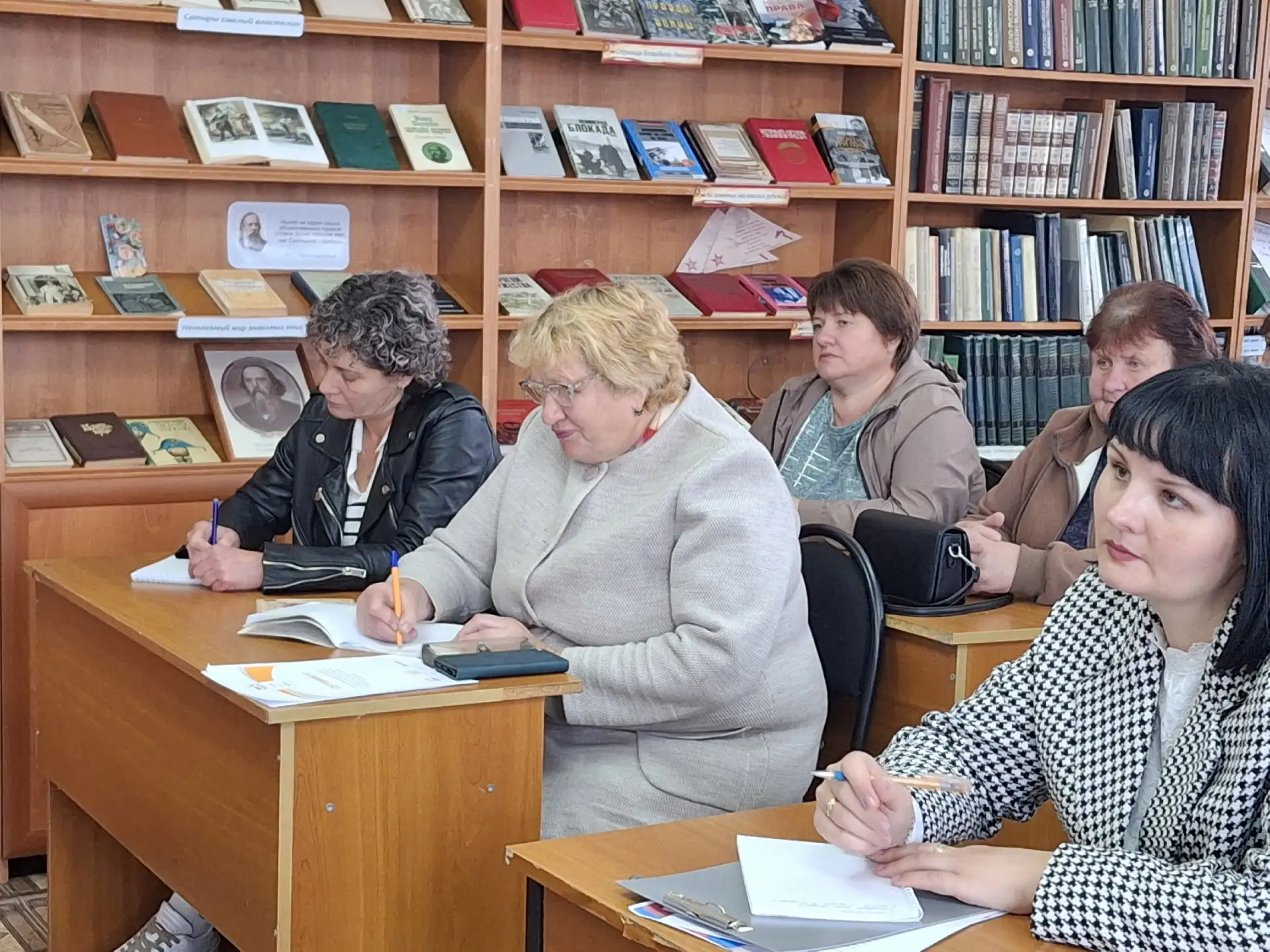 📆23 сентября в Обоянской межпоселенческой библиотеке📚 состоялся семинар-практикум биб...
