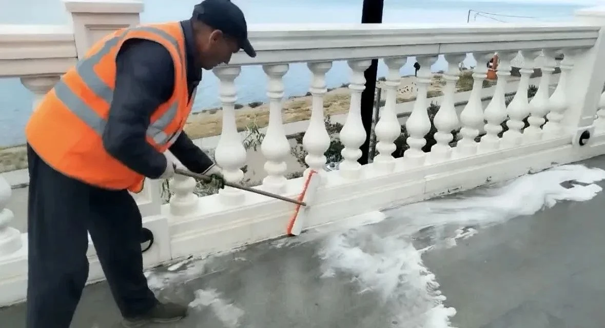 В плановом режиме продолжаются работы по санитарному содержанию города. Проводится как ...
