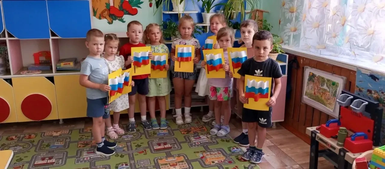 В преддверии Дня Государственного Флага.