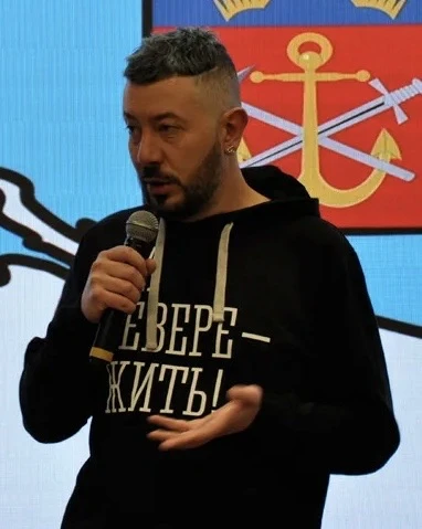 Артемий Лебедев включил Мурманск в свой мировой рейтинг городов

Дизайнер и блогер Артемий Лебедев с