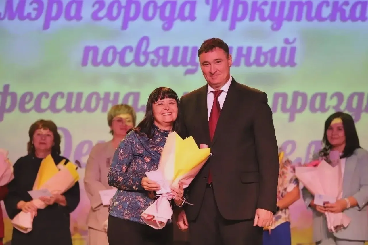 Мэр Иркутска наградил 184 педагога