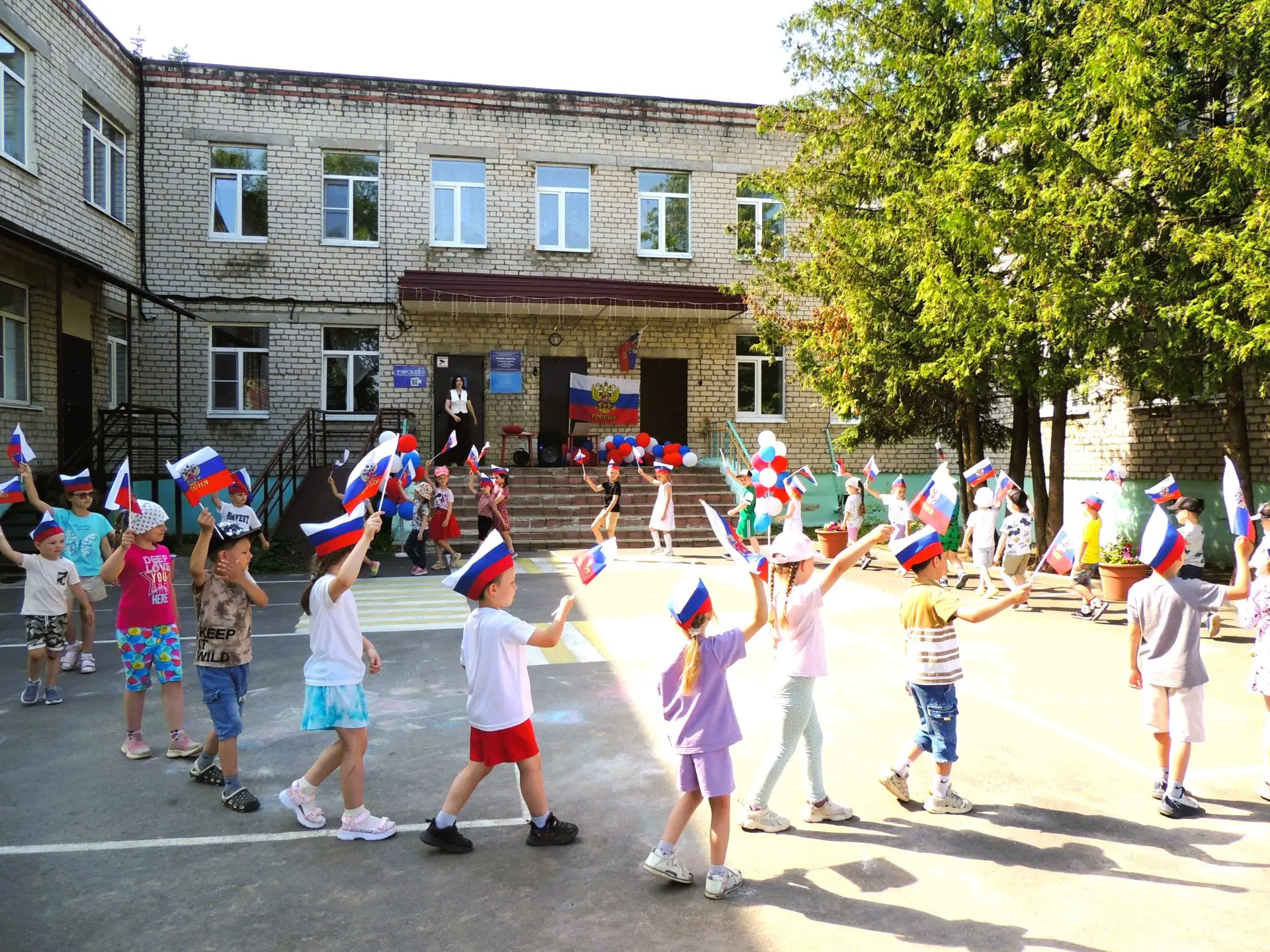 Мы живем в стране могучей,