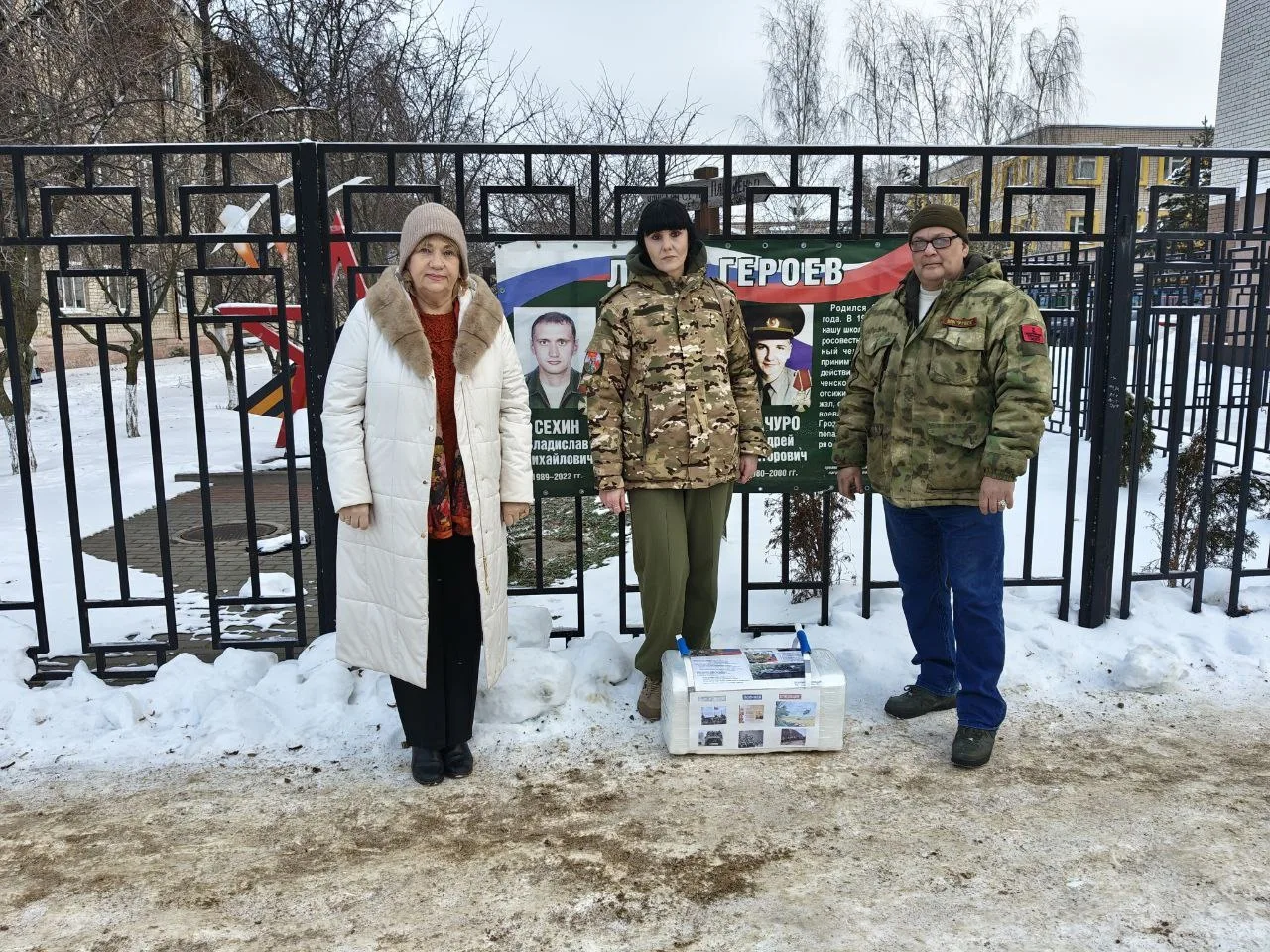 В рамках месячника оборонно-массовой работы коллектив МБОУ-СОШ №3 под руководством директора школы, 