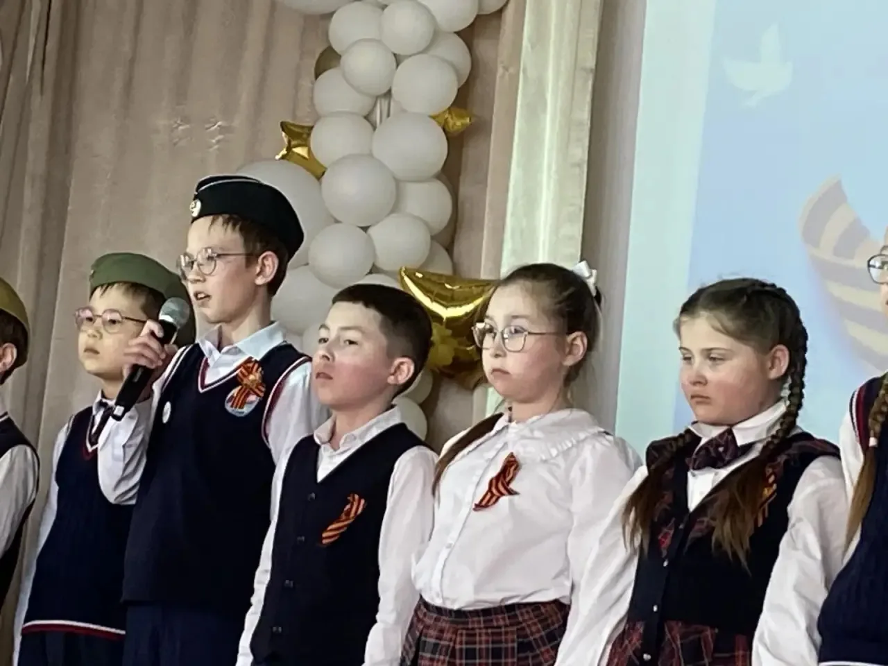 Спасибо за память: в 1-4 классах звучали стихи о войне🕊️  Сегодня в стенах нашего Центра образования