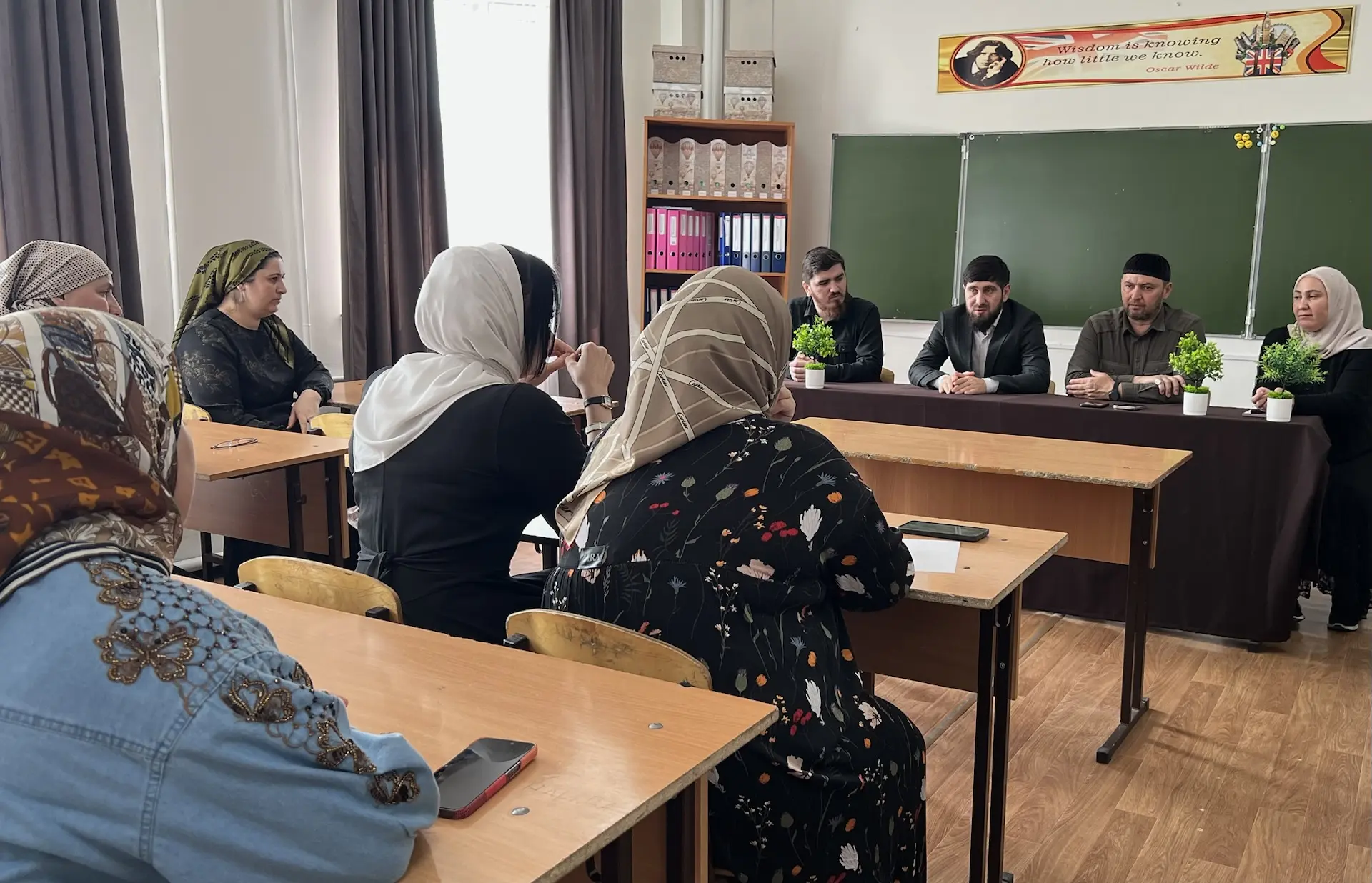 В школе состоялось значимое общешкольное собрание с участием администрации, представите...