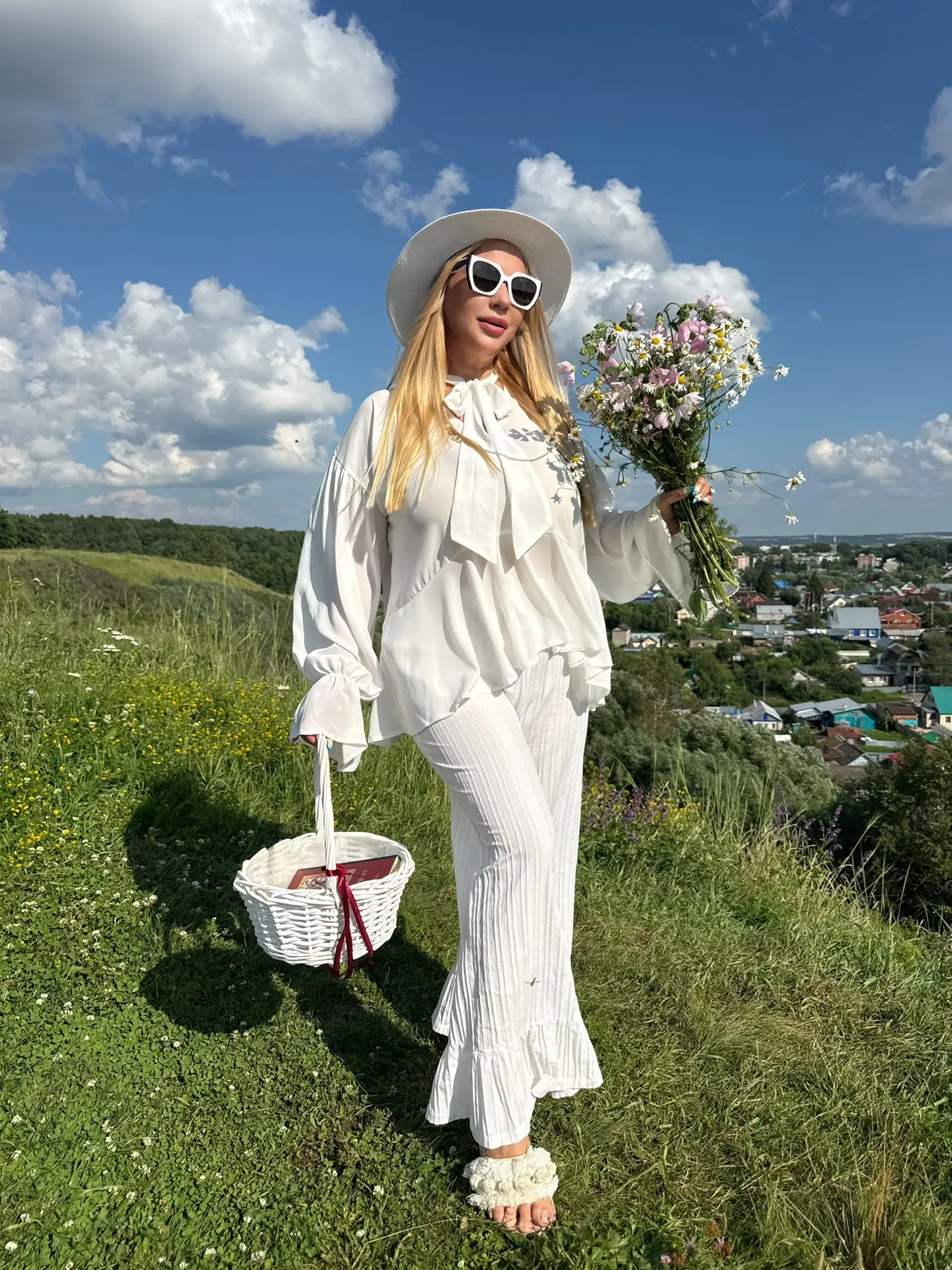 🧺 Идеальный выходной выглядит так. Вчера мы сбежали из душного города туда, где пахнет...