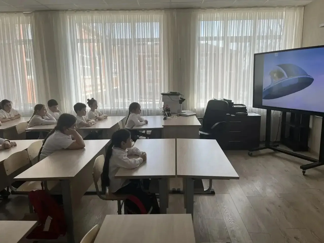 🌟 В нашей начальной школе прошёл просмотр мультфильмов из «Золотой коллекции»! 🌟  Ученики с большим 