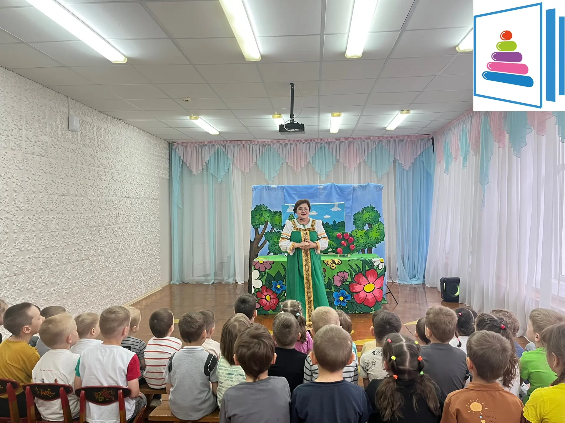 🎉 ВОЛШЕБСТВО В НАШЕМ ДЕТСКОМ САДУ!🎉
Сегодня к нам в гости приехал театр — принёс с собой настоящую