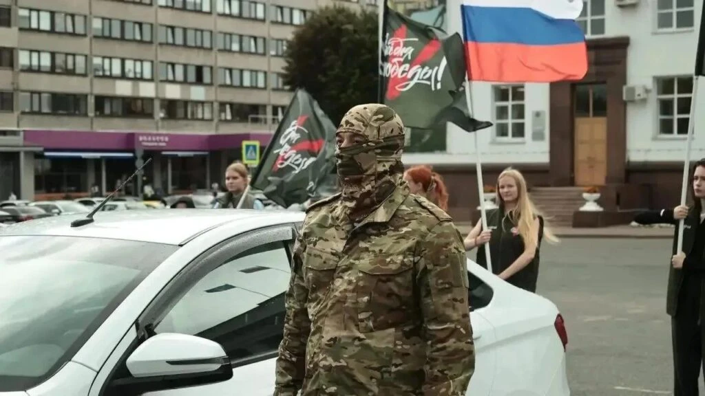 Народный фронт передал бойцам 104-й дивизии шесть автомобилей