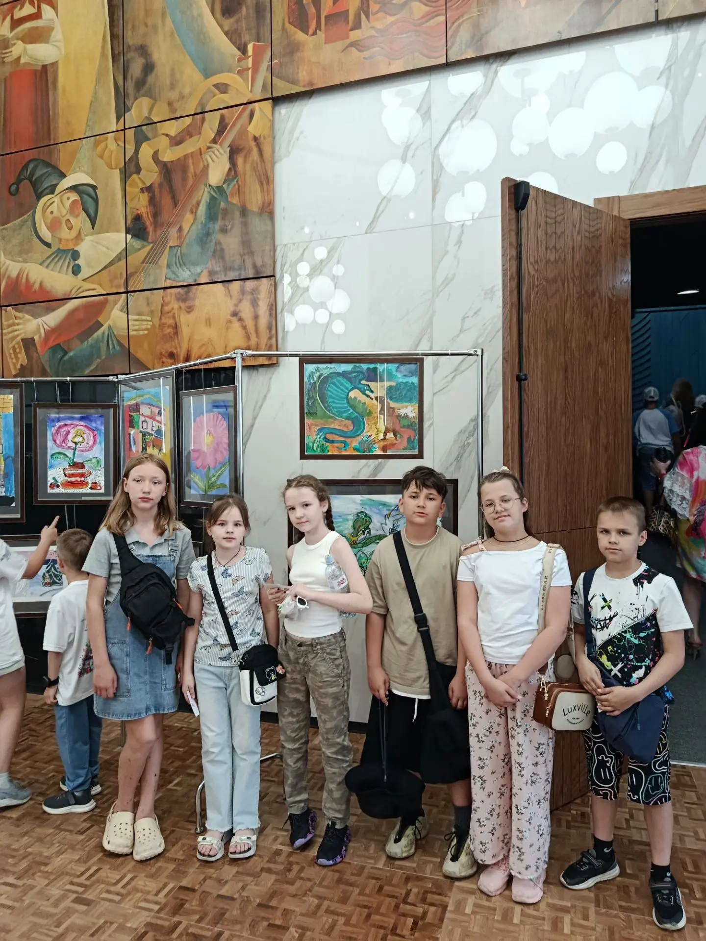 Сегодня в нашей " Летней мастерской"- день театра. Мы посмотрели в театре юного зрителя спектакль "П