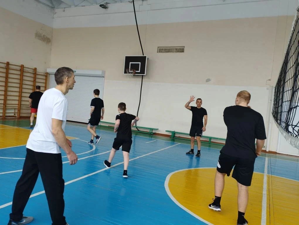 🏐✨ Сегодня в нашем спортивном зале было по-настоящему жарко!   В преддверии весенних каникул состоял
