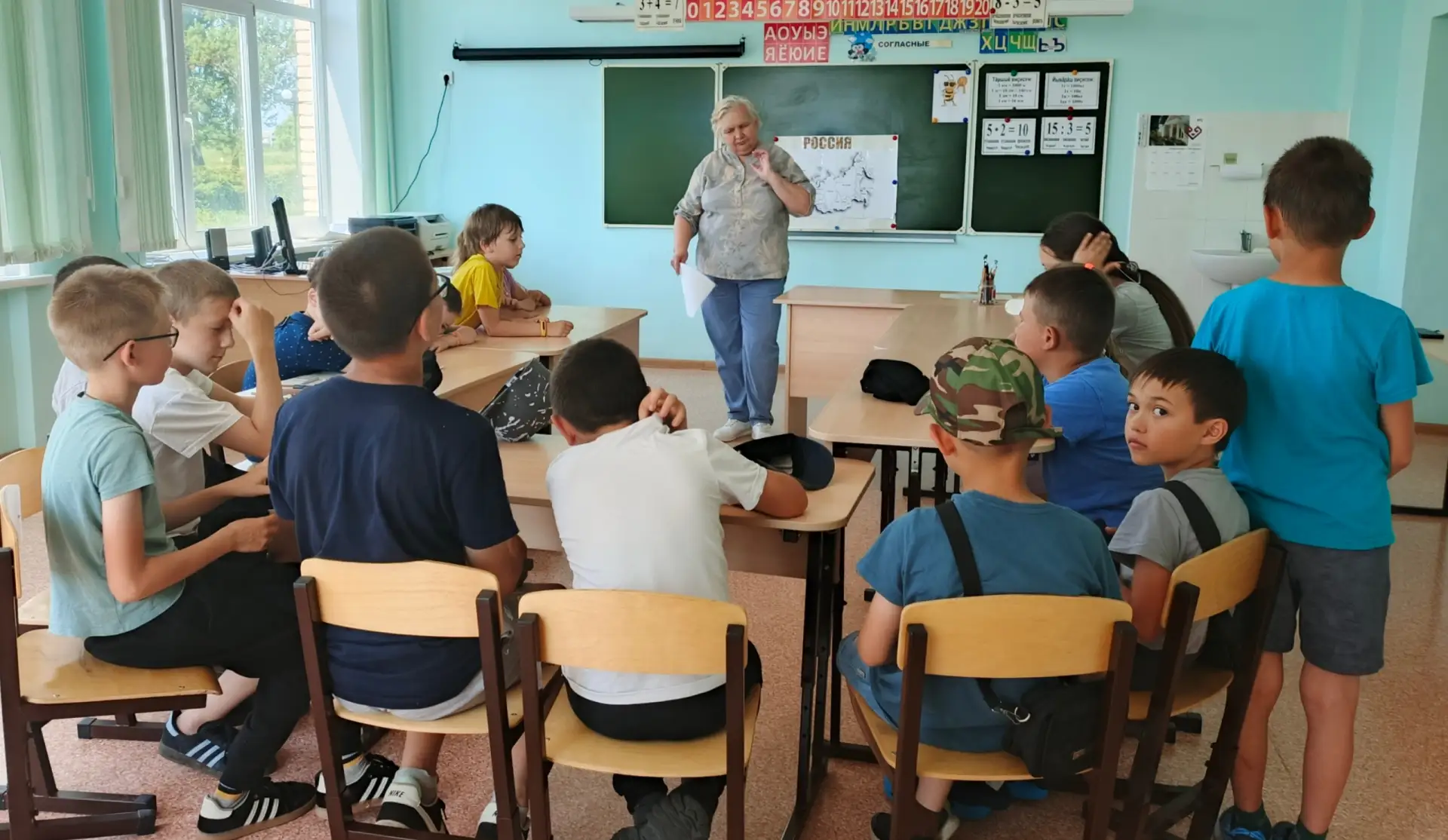 День России в библиотеке🇷🇺

🗓12 июня страна отмечает государственный праздник — День России. В Ат
