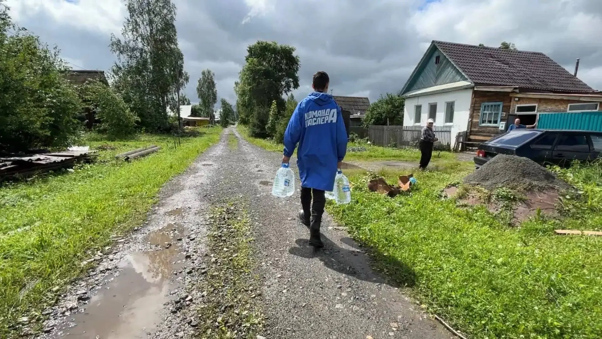 Десятки семей Кушвы получили помощь после урагана