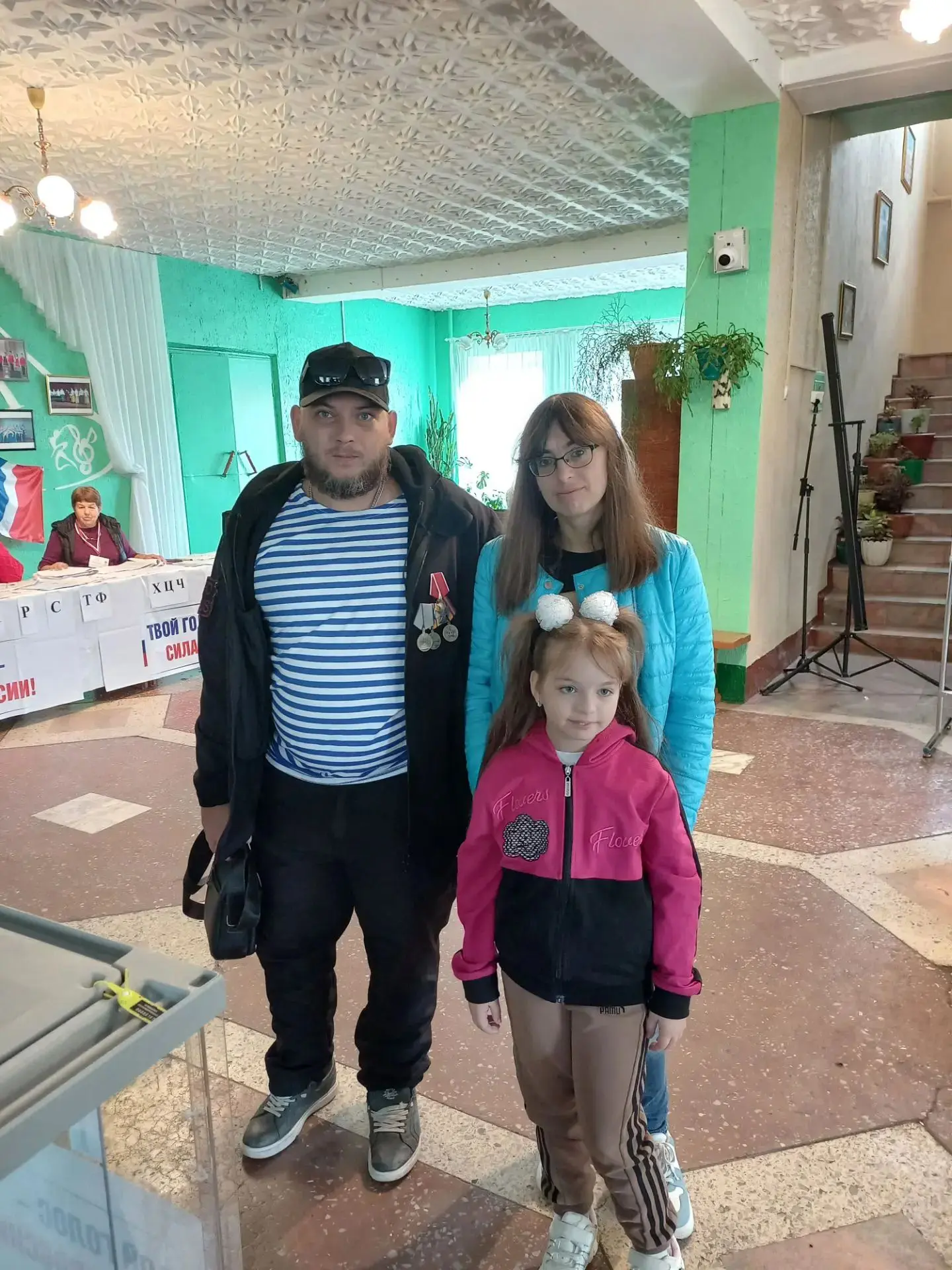 С раннего утра идут избиратели на участки Шербакульского района.
