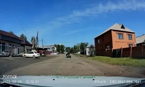 ❗️В Братске мопед вылетел с парковки и едва не устроил ДТП