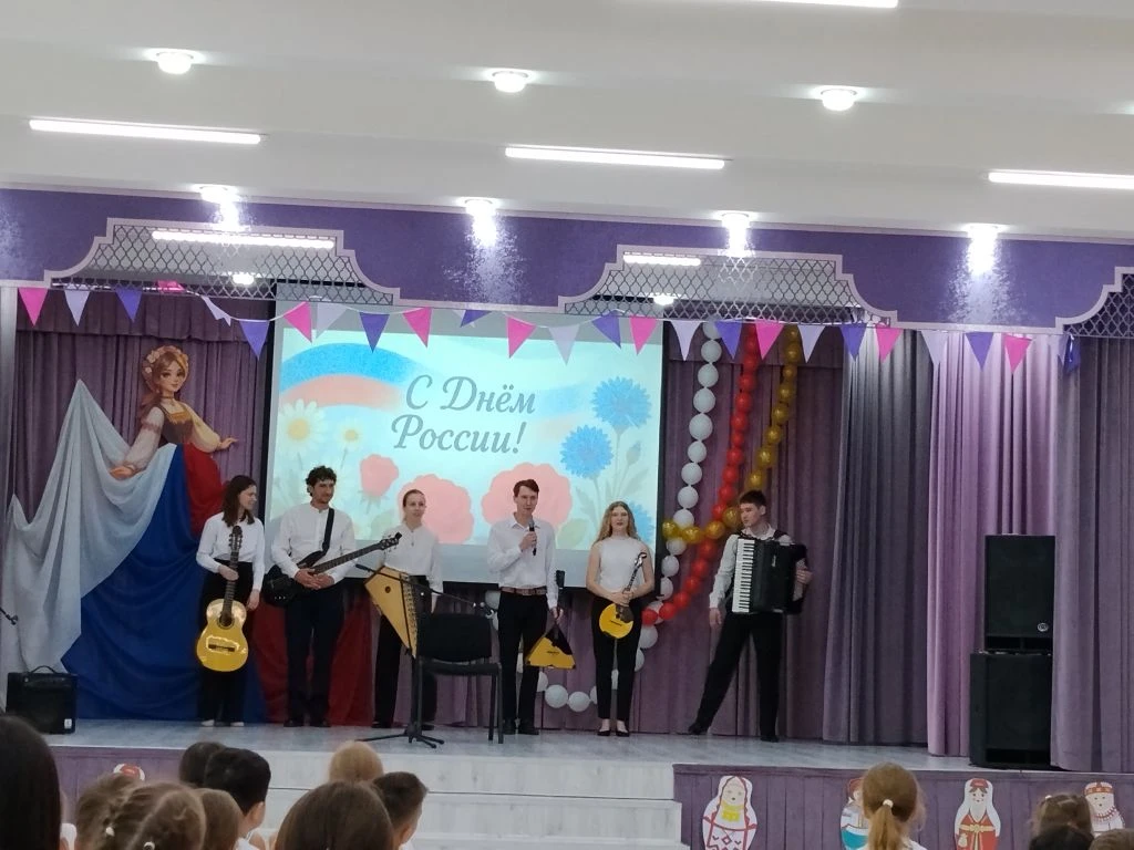 🎶 Как звучит русская душа? Гусли, баян и балалайка в гостях у нашего лагеря!

Сегодня в нашем лагер