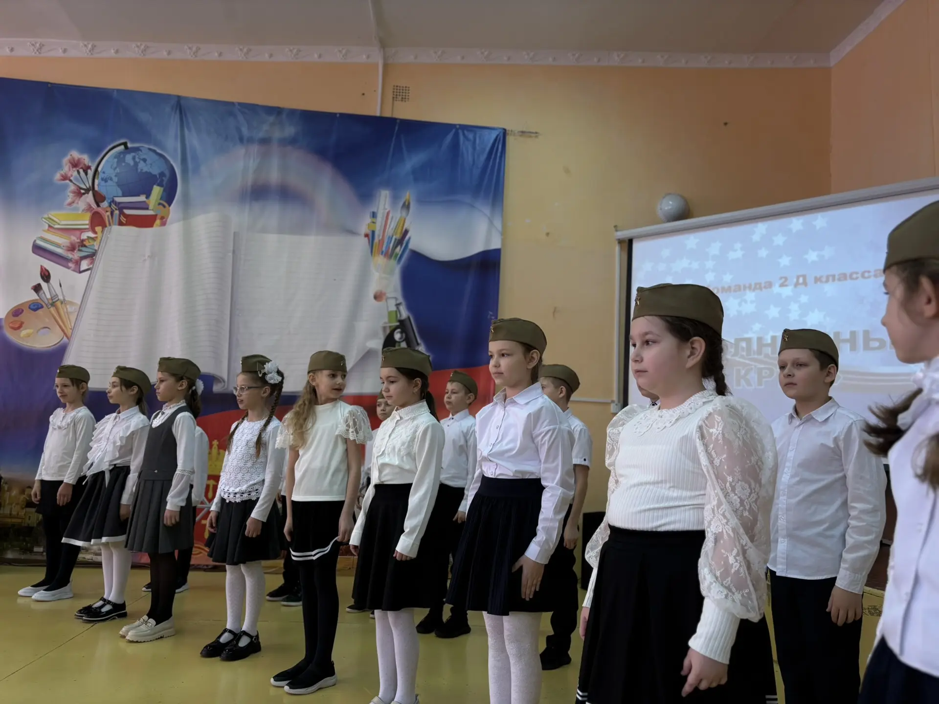 🌟 Во славу Родины поём! 🌟  Сегодня в нашей школе прошёл конкурс военно‑патриотической песни «Во слав