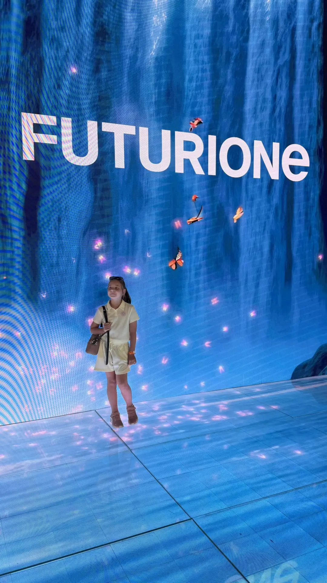 Еще одно необычное место в копилочку — это Futurione на ВДНХ. 
Это место лучше 1 раз увидеть, чем 10
