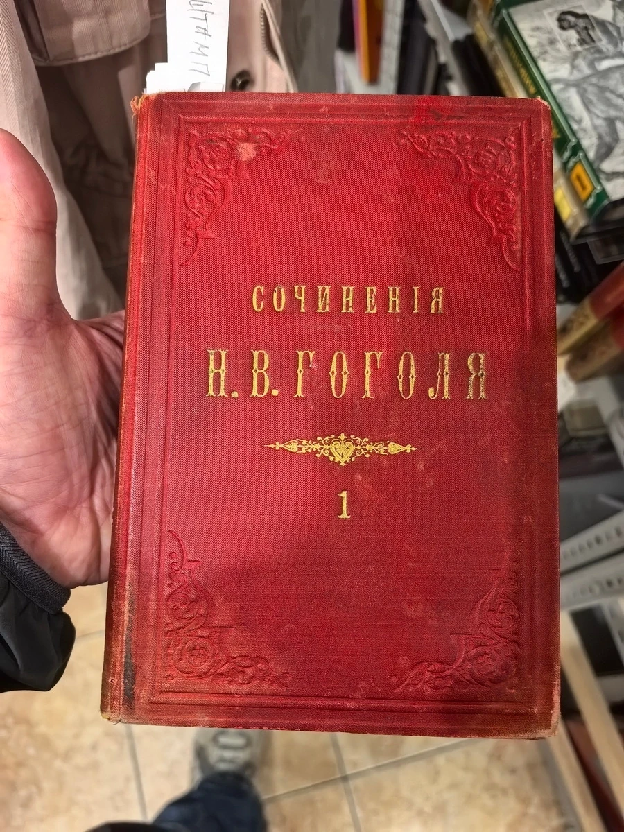 Продолжаю рассказ про поездку в Питер. Позавтракав, мы пошли по Невскому, свернули на Большую Морску