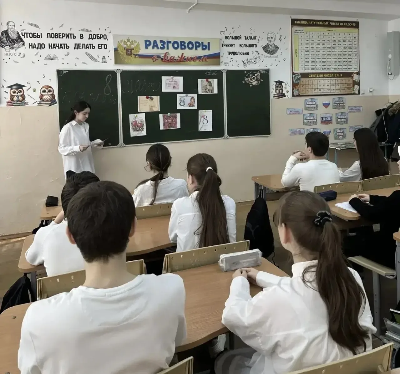 🌸 В преддверии 8 Марта в нашей школе — атмосфера тепла и радости!  Для учеников 1-11 классов прошли 