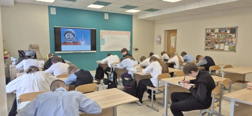 🚀✨ Звёздный урок русского языка в 5В!