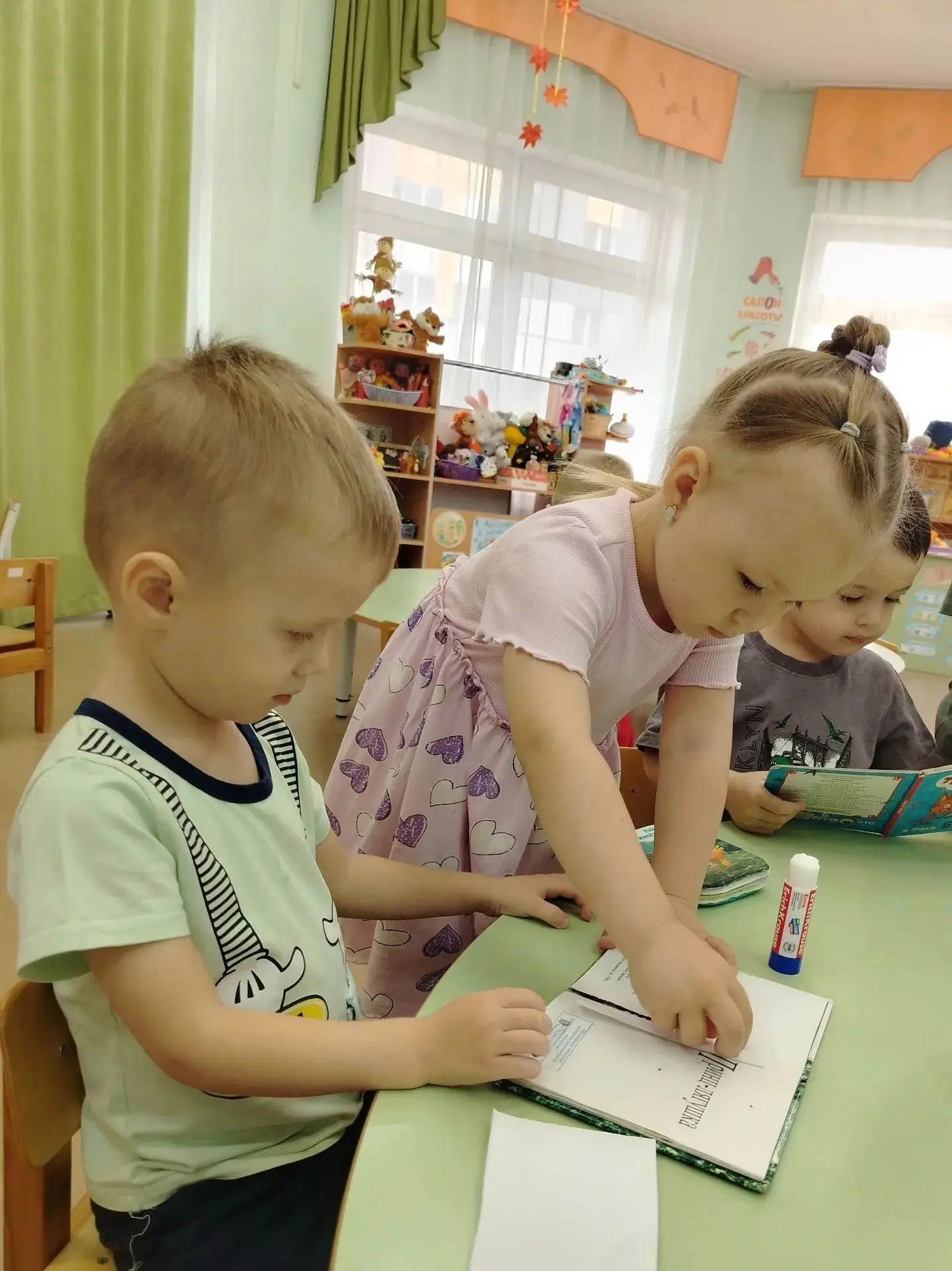"Как малыши из группы "Росточек" открыли читательский уголок в своем садике"