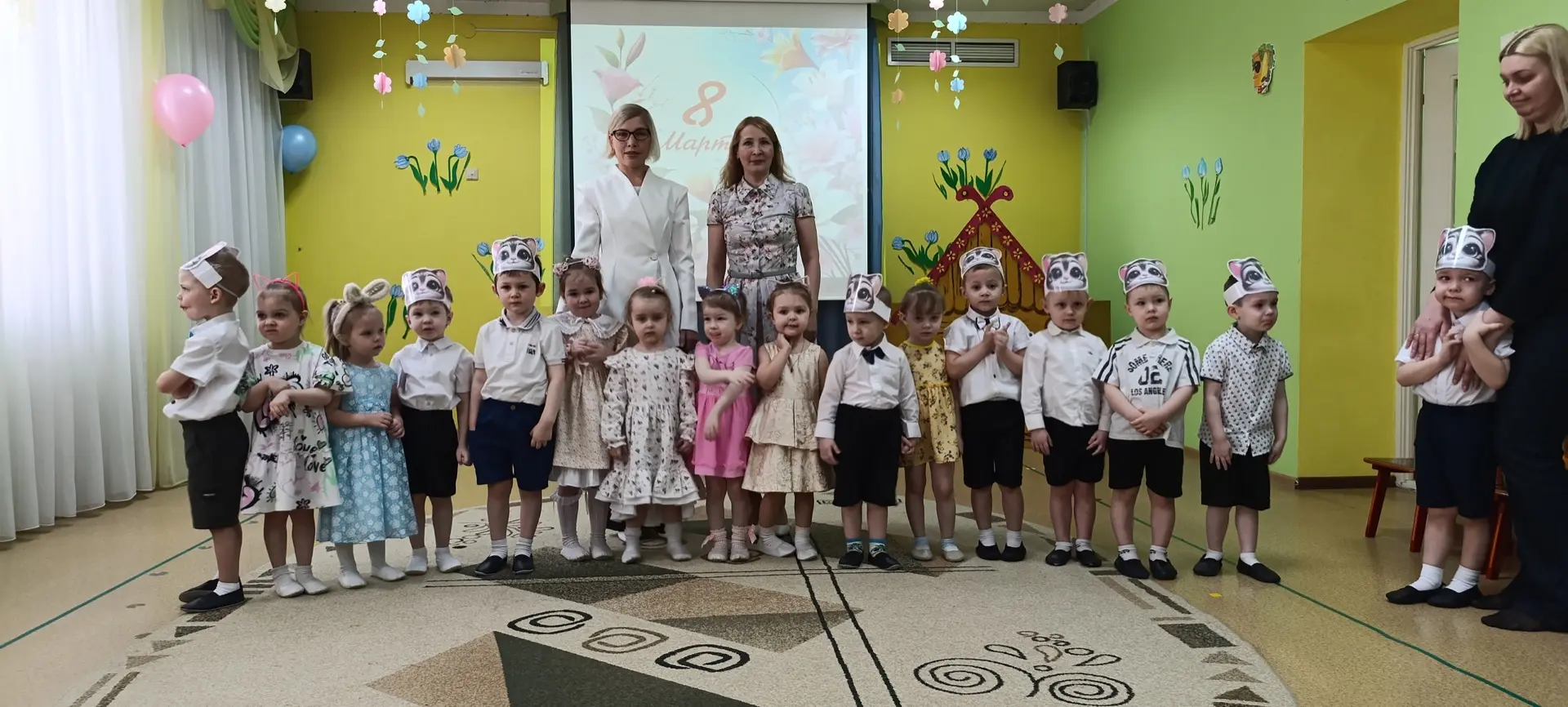 Весенние солнечные лучи, светят особенно ярко, потому что наступает праздник 8 марта! С...