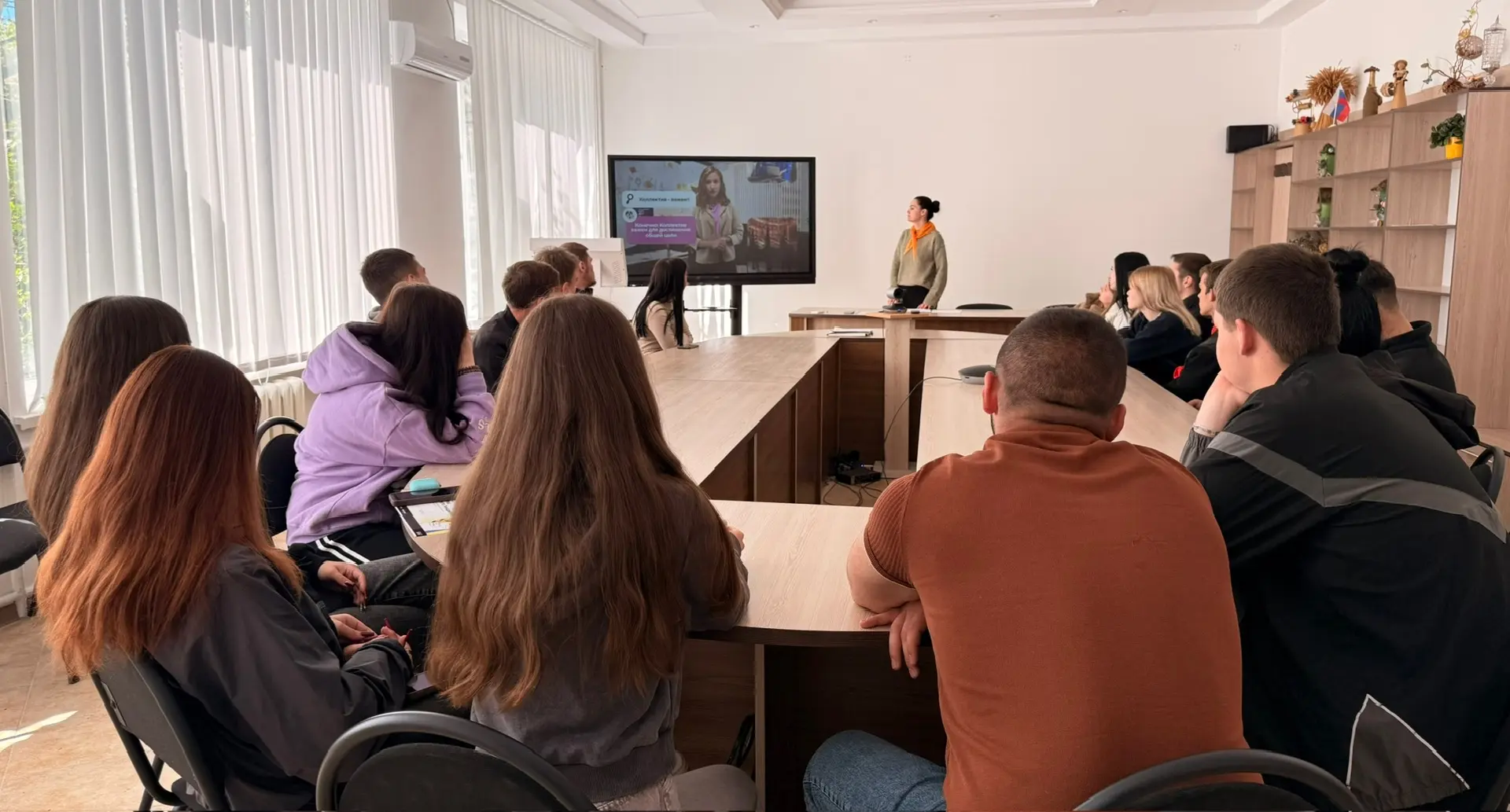 🌾 Традиционно учебная неделя в Скадовском аграрном колледже началась с Разговоров о важном!   🗓Тема: