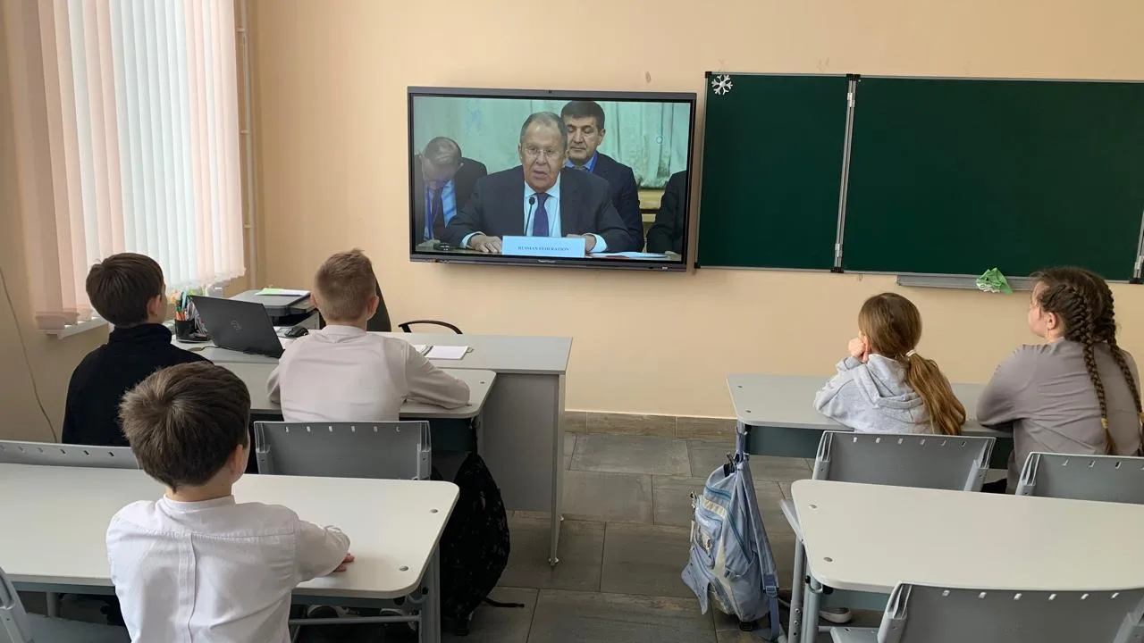 🇷🇺 В ОКТЯБРЬСКОЙ ШКОЛЕ ПРОШЛИ «РАЗГОВОРЫ О ВАЖНОМ» КО ДНЮ ДИПЛОМАТА.    9 февраля в Октябрьской школ