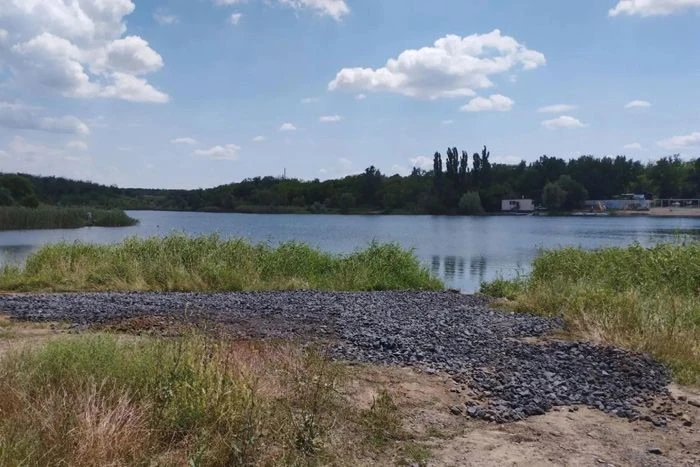 Из пруда в Шахтах пожарные машины могут пополнять запас воды