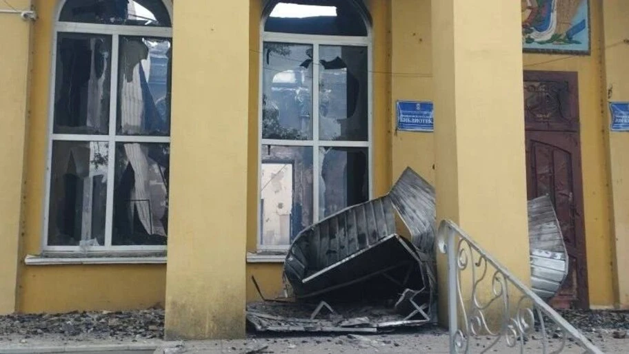 ВСУ сожгли дотла ДК и библиотеку в Каховском округе

В Каховском округе вооруженные силы Украины обс