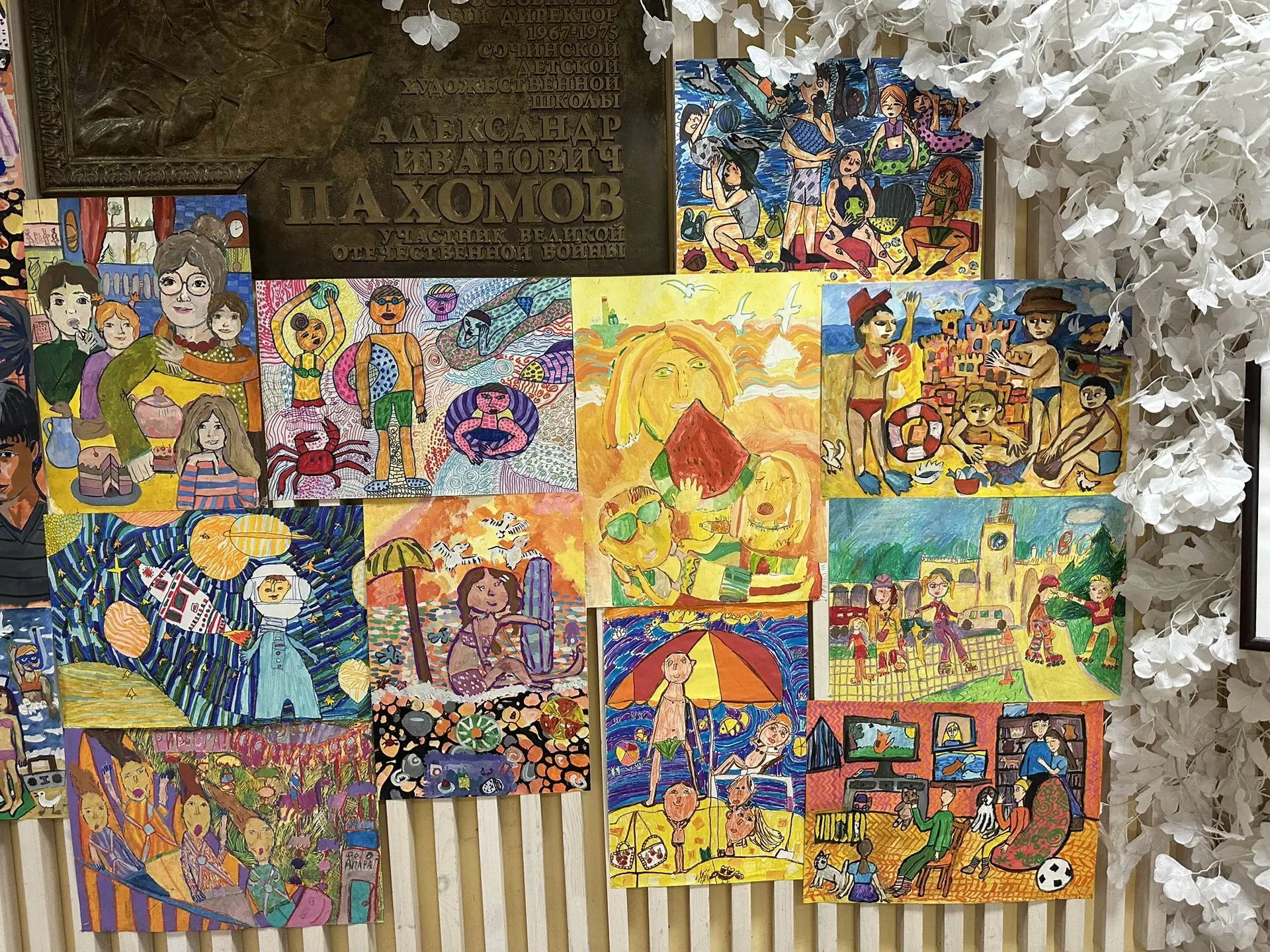 В честь Дня защиты детей🐥1 июня💛в МБУДО «ДХШ 1 им. А. И. Пахомова» оформлена школьная...
