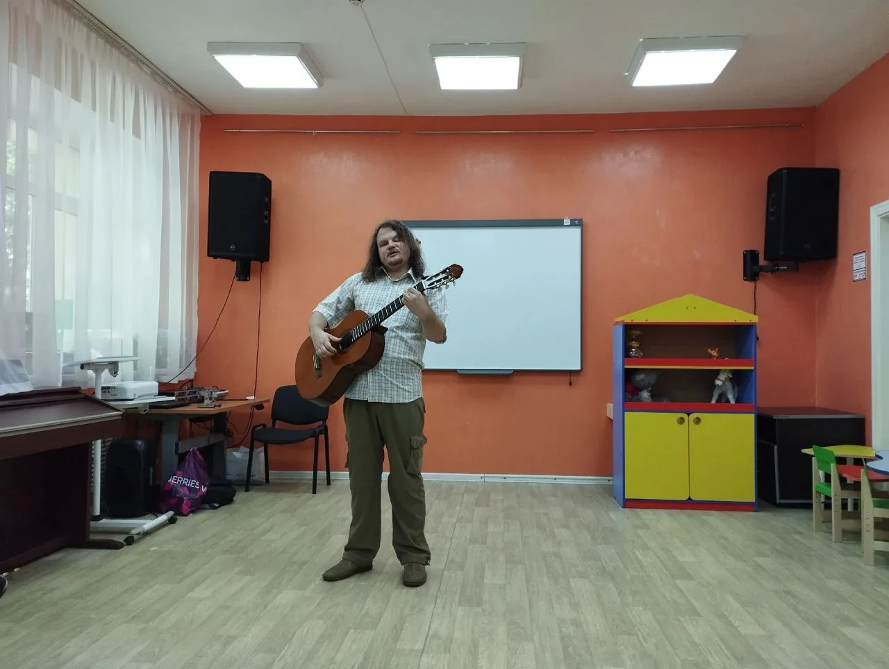 🎶В отделении "Надежда" состоялась творческая встреча с руководителем детского объедине...