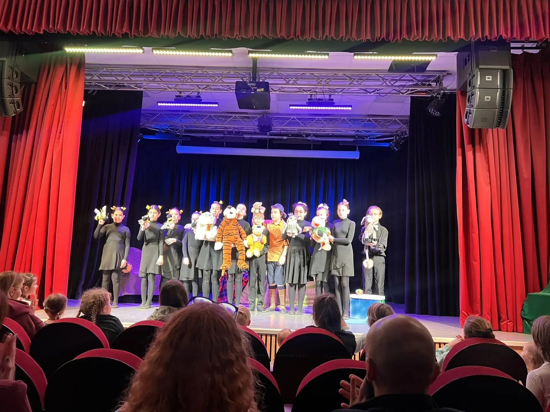 ВЫСТУПЛЕНИЕ АКТЁРОВ В ФИНАЛЕ ФЕСТИВАЛЯ «ЖИВАЯ СЦЕНА»  🎭 10 апреля в Доме детского творчества на Тага