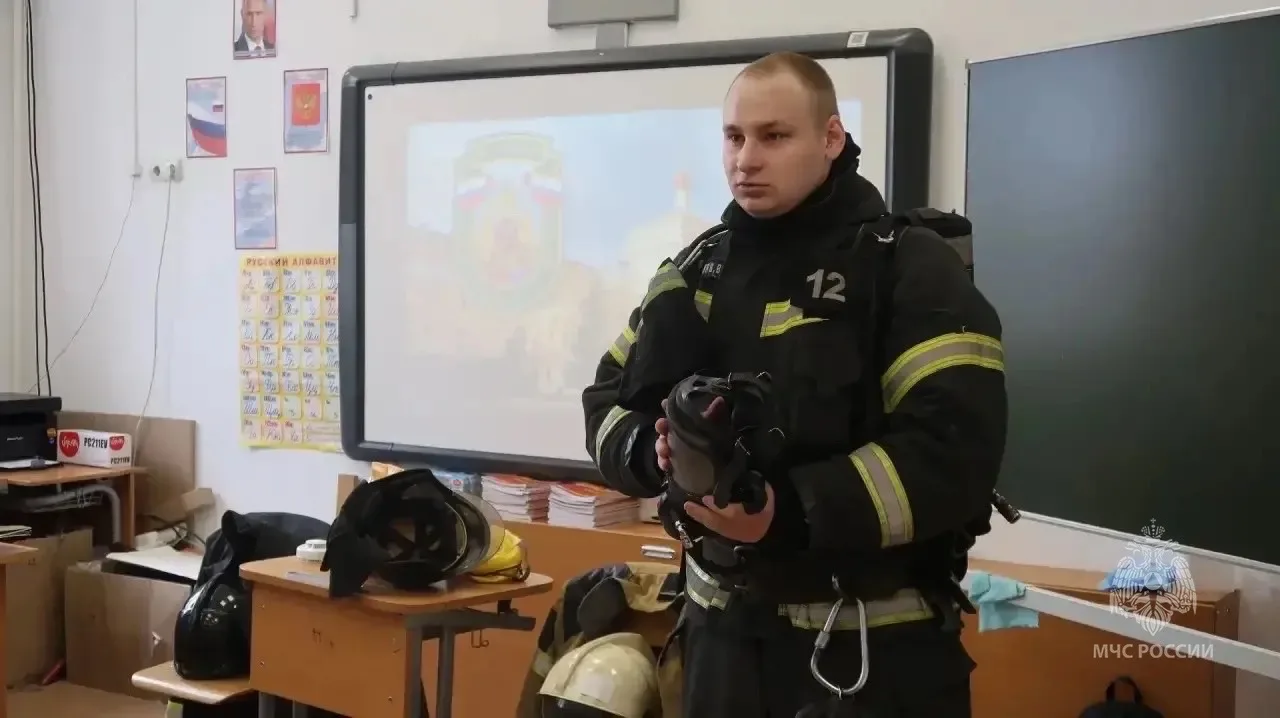 🚒 В Восточном округе столицы прошёл открытый урок, посвящённый Дню пожарной охраны России  Сотрудник