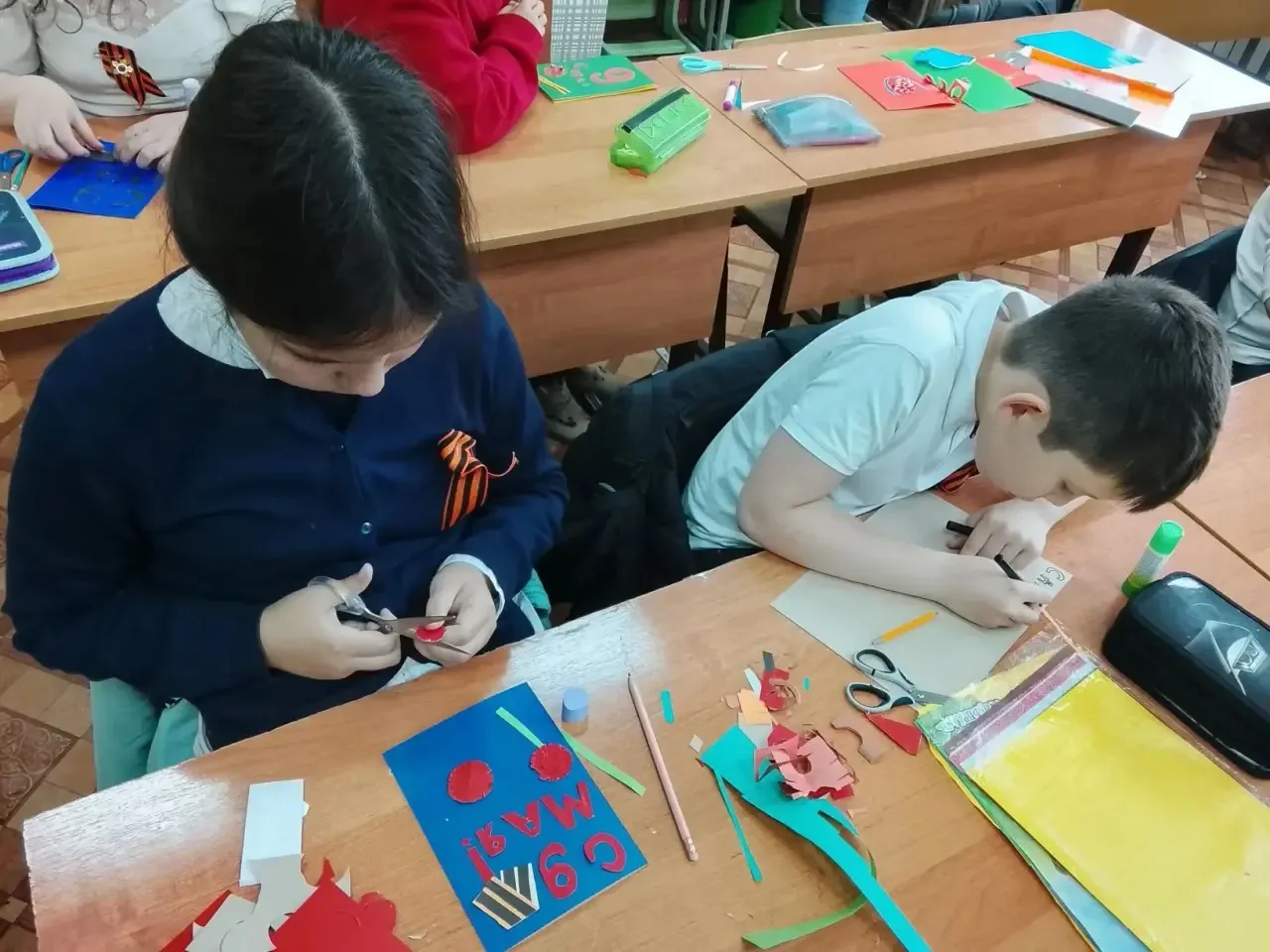 Помним и чтим: 4 «В» класс готовится ко Дню Победы! 🎖️  🎗️В преддверии великого праздника — Дня Побе