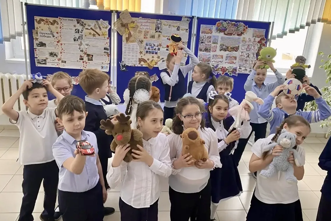 🌟🧸 День любимых игрушек в 1А и 1Б: когда школа стала ещё теплее! 🧸🌟  Сегодня в наших 1А и 1Б классов
