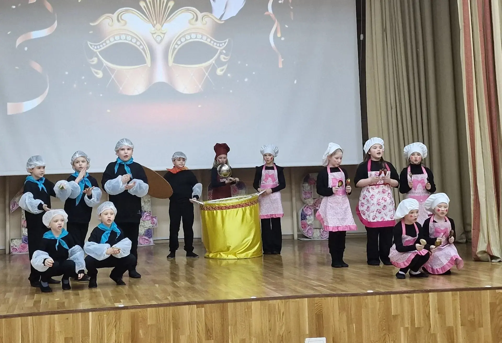 🎭 Сегодня в школе завершился II общешкольный театральный  фестиваль "Премьера".   Ребята из 3-Г, 5-В