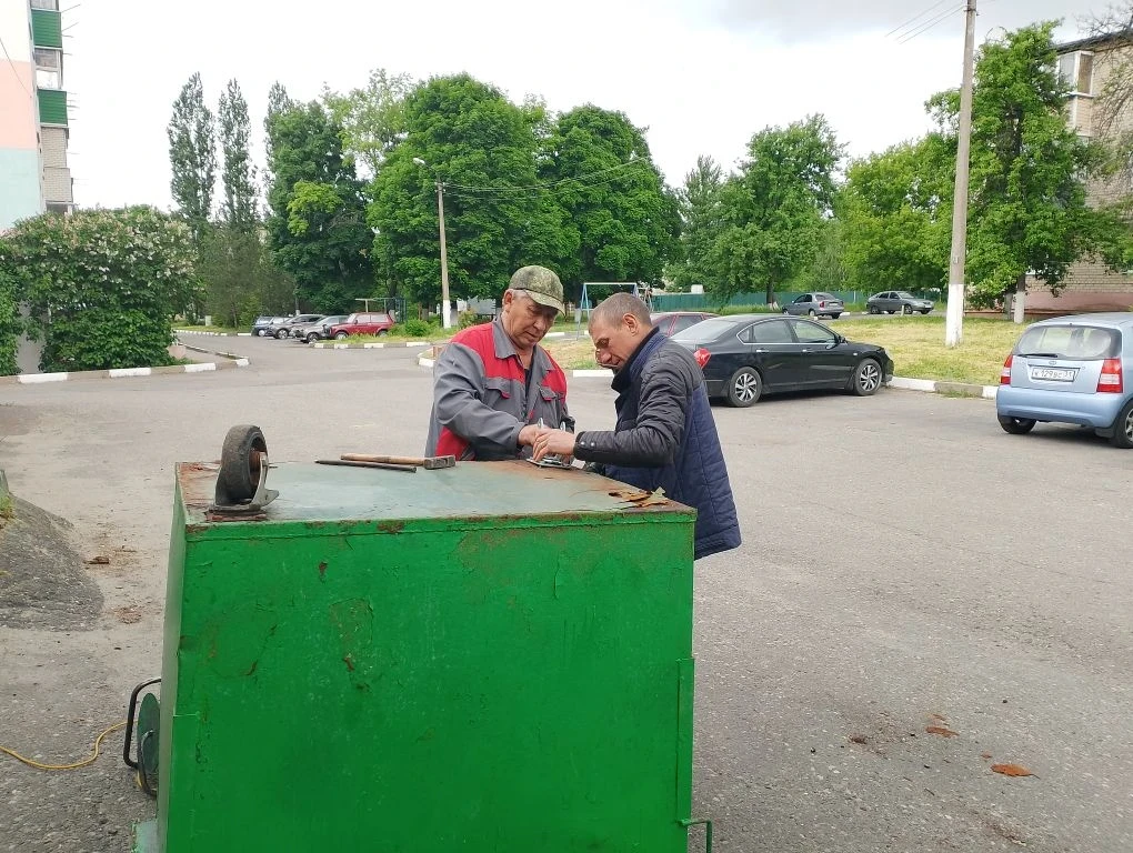Сегодня наши специалисты произвели ремонт контейнеров для мусора.🛠️🔩