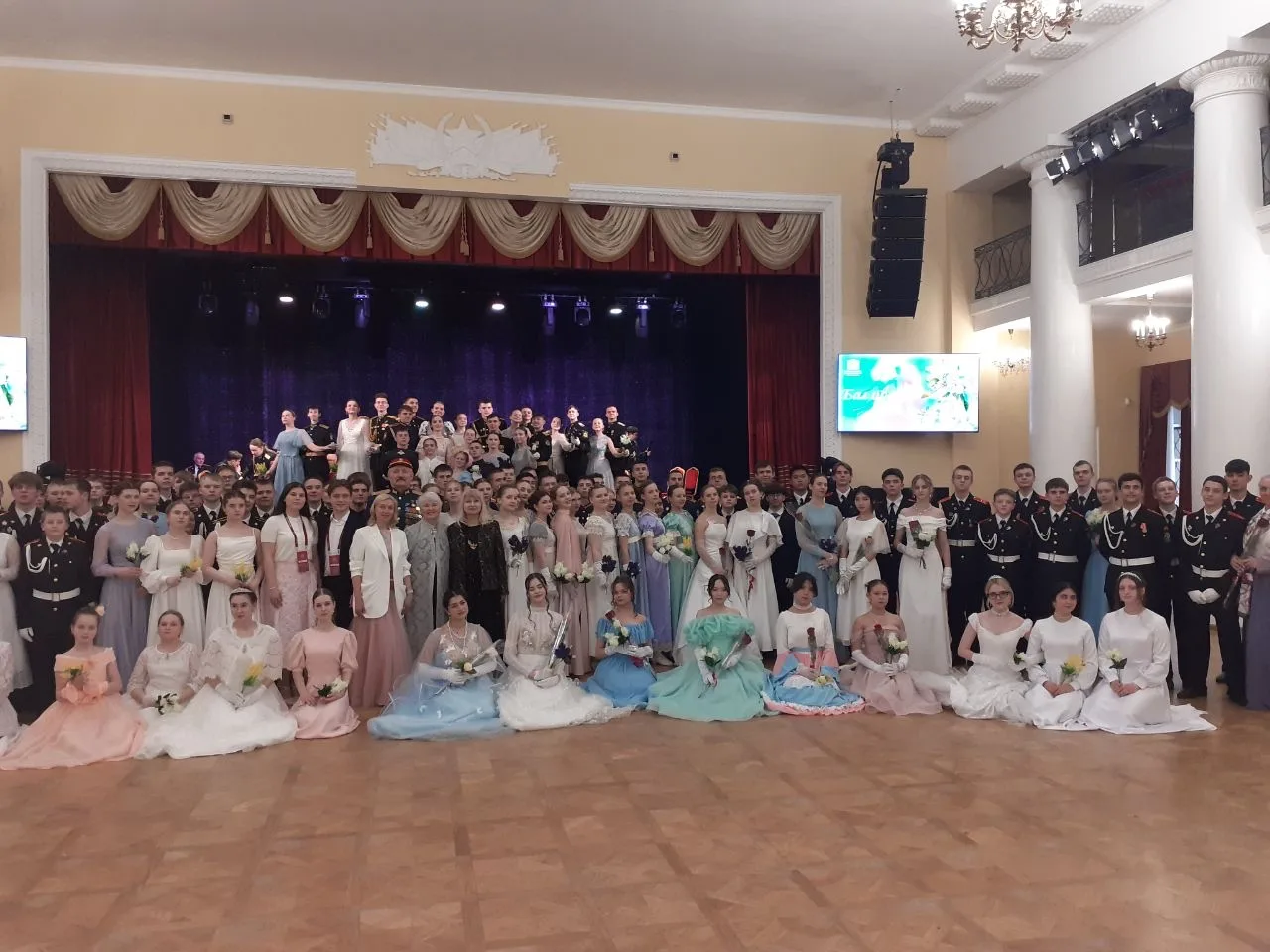 КАДЕТСКИЙ «БАЛ ЦВЕТОВ»  💃 Кадеты 9 «А» класса Елизавета Кутузова и Ботурбек Сафаров приняли участие 