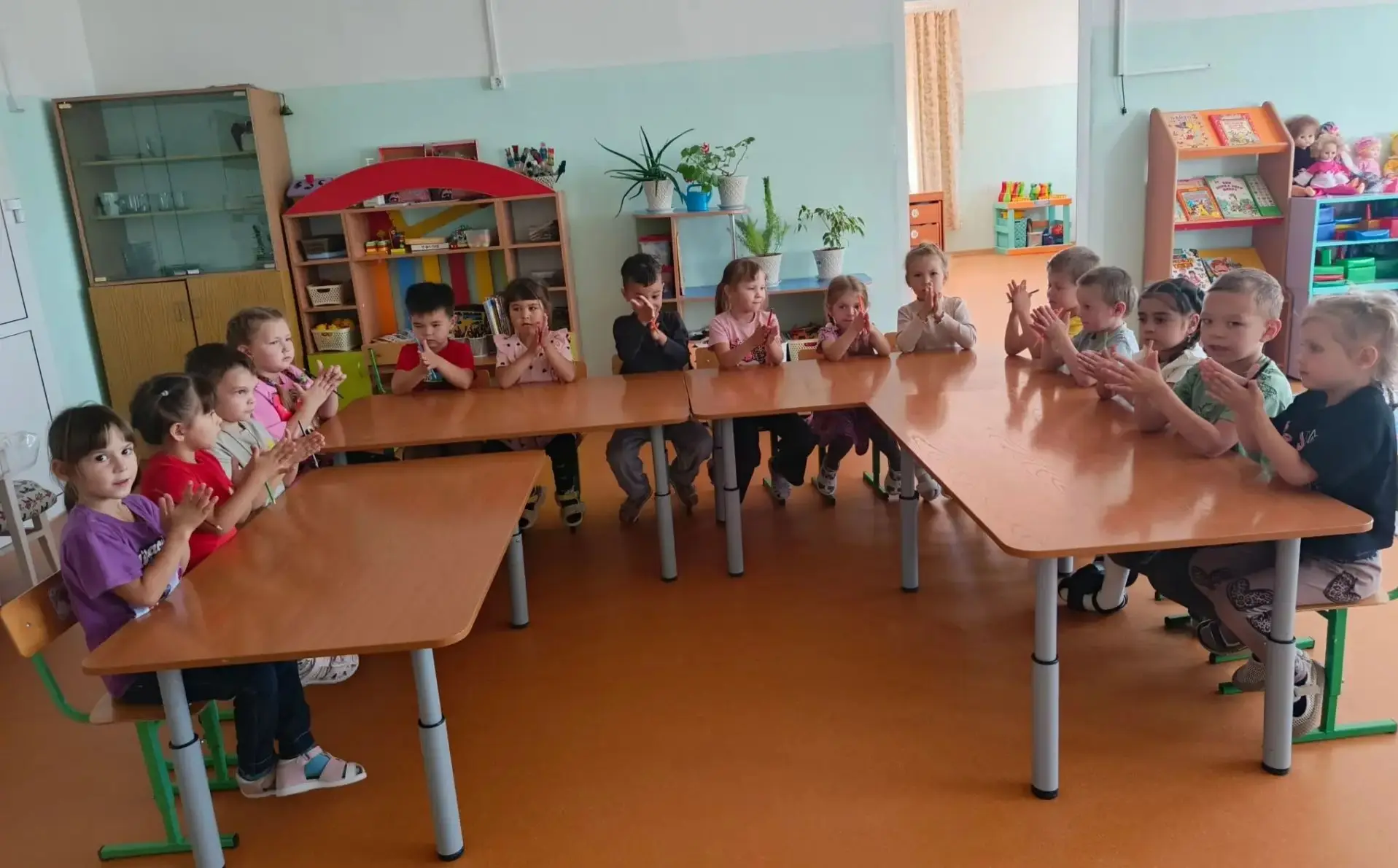 В старшей группе №5 воспитатель Балгина Анжелика Султановна провела занятие по пальчико...