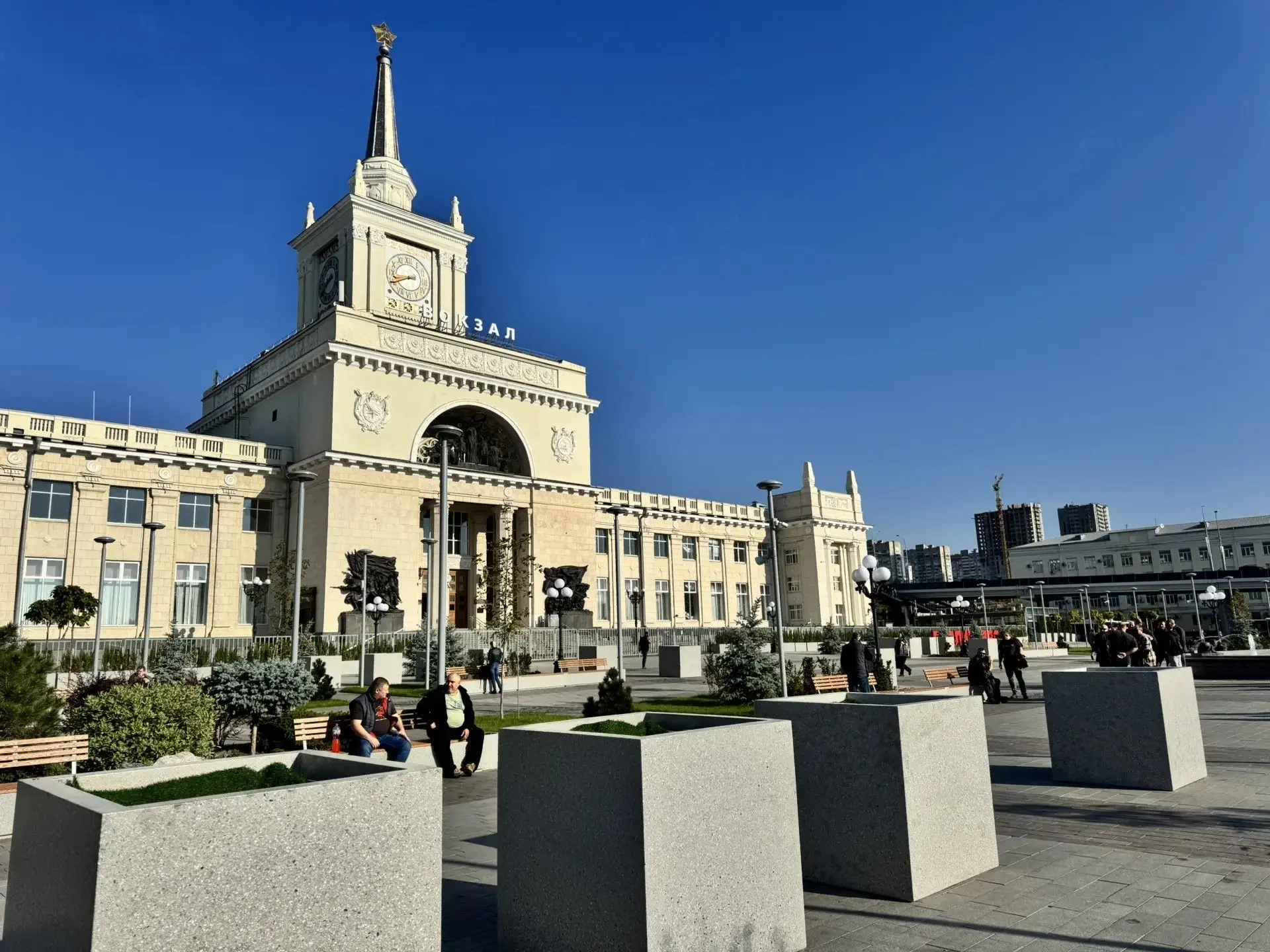 В Волгограде с Привокзальной площади исчезли пальмы