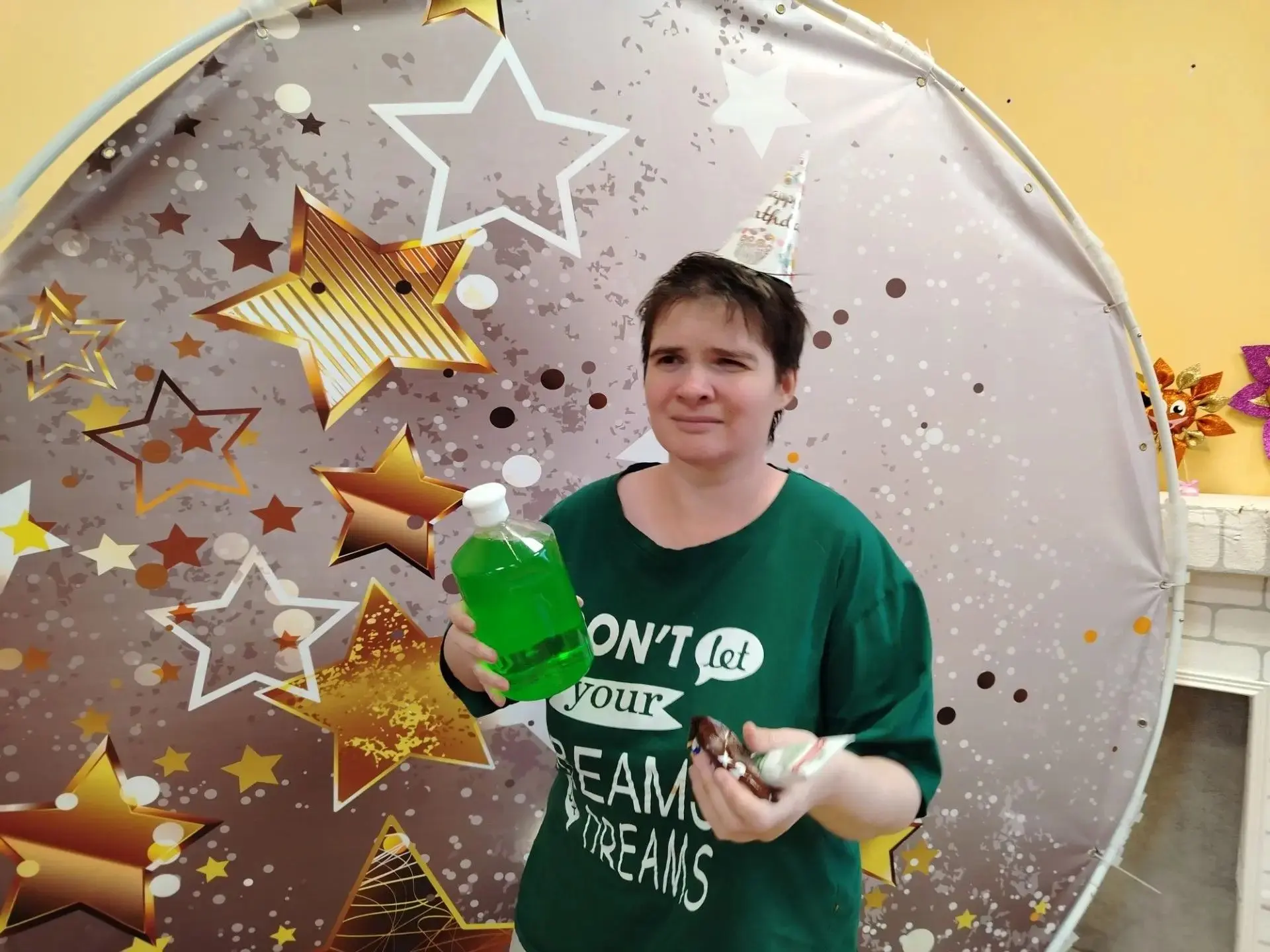 С днём рождения, Надежда! 🎂✨

В этот замечательный день друзья поздравили Надежду и пожелали самого