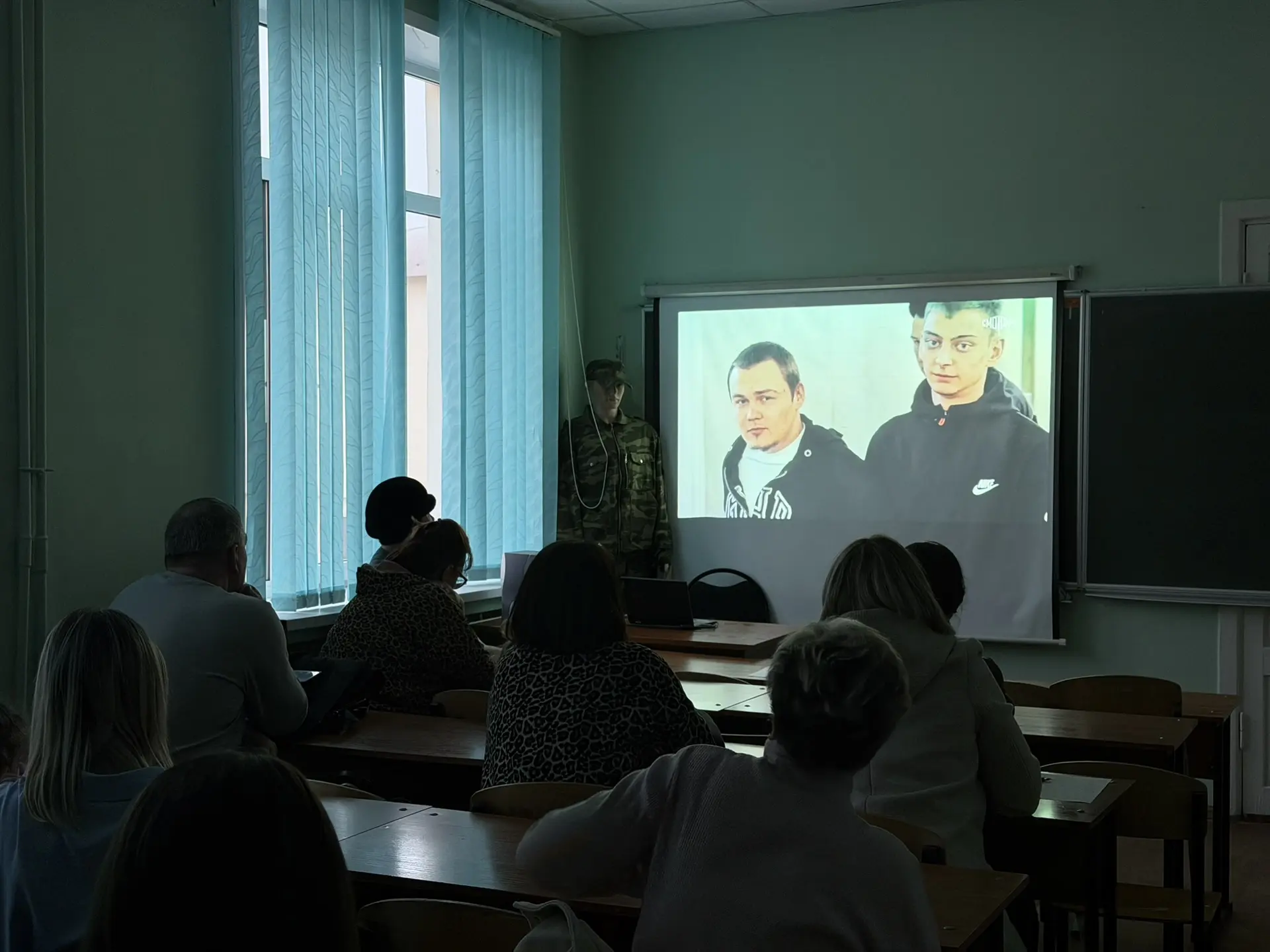 ГДЕ ЗАКАНЧИВАЮТСЯ ОБЕЩАНИЯ И НАЧИНАЕТСЯ ПРЕДАТЕЛЬСТВО? 🎬⚖️  В нашей школе прошел ряд родительских со