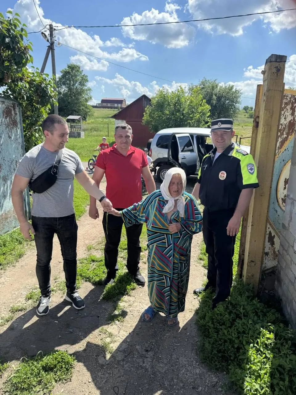❗️ Полицейские нашли без сознания 78-летнюю женщину, ушедшую из дома в тапочках

В Рамонском районе 