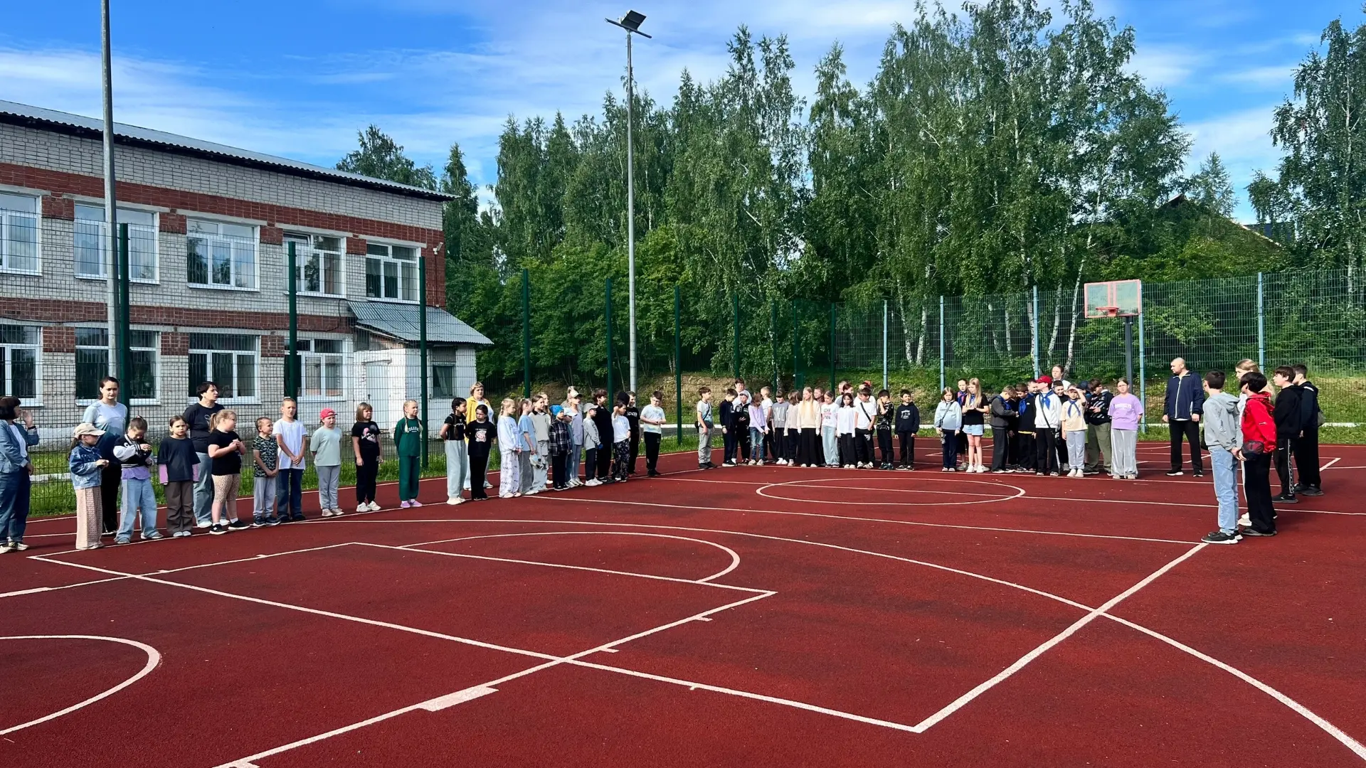 Сегодня, 19 июня, в нашем пришкольном лагере прошёл насыщенный и интересный день!
Утро началось с бо