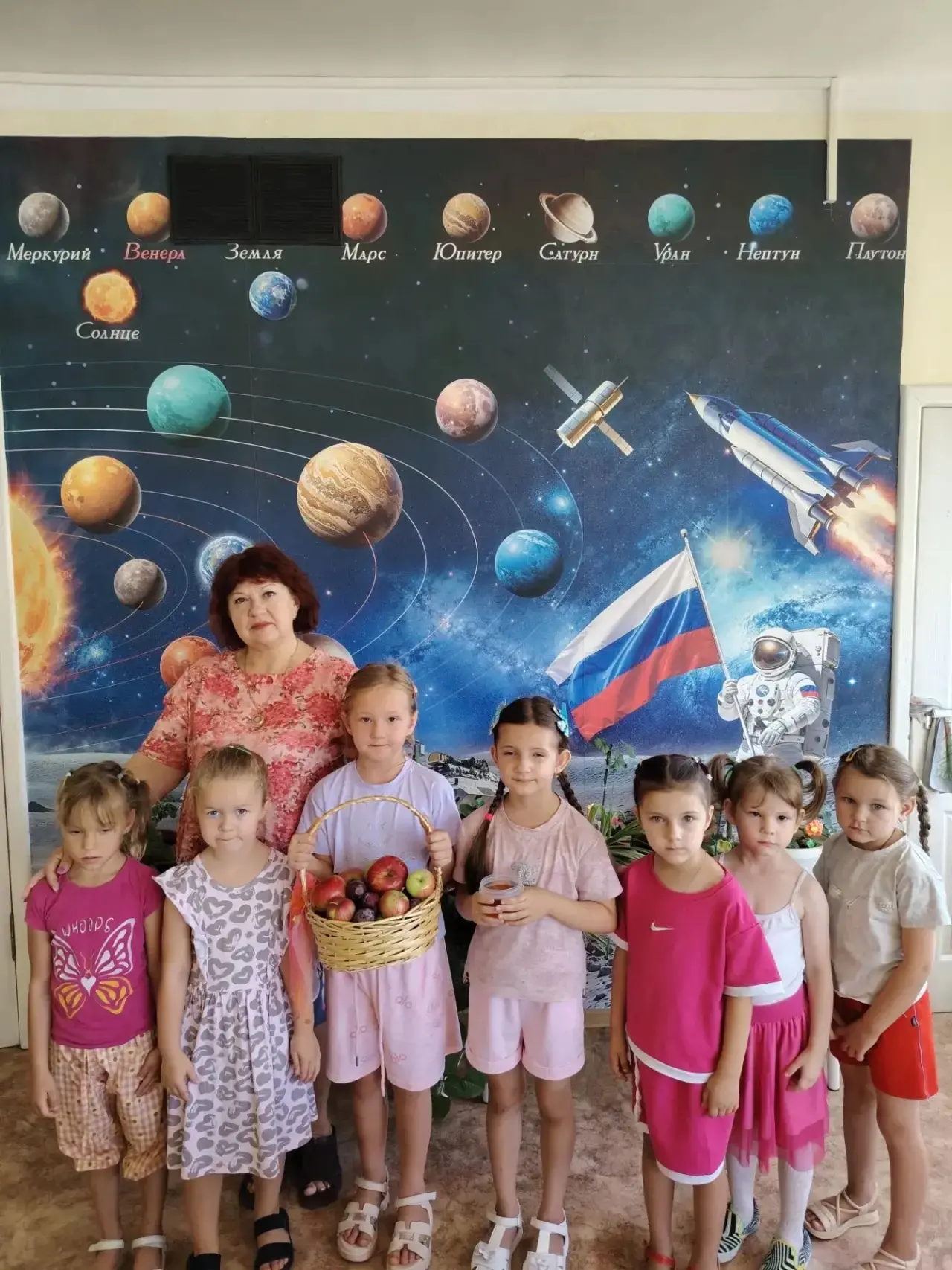 Под руководством воспитателя Миненко Т.А., воспитанники подготовительной группы детског...