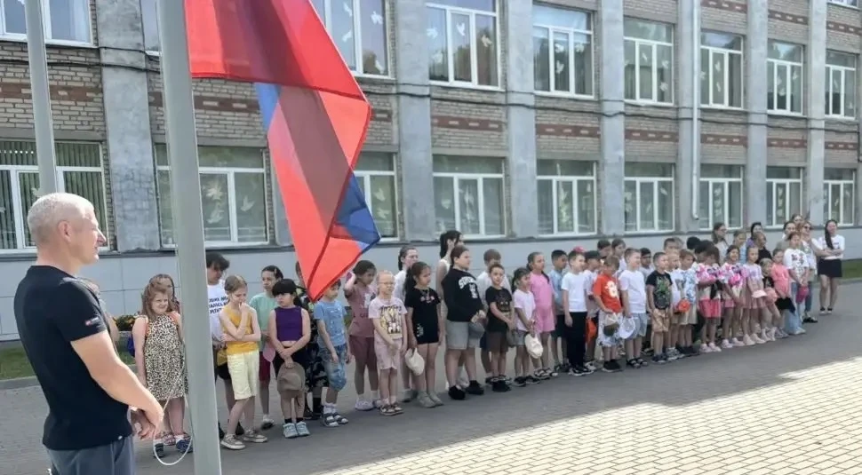 🇷🇺 С Днём России от всей души поздравляет лагерь «Радуга»! 🌈

⚪️🔵🔴 Ребята и воспитатели шлют вс