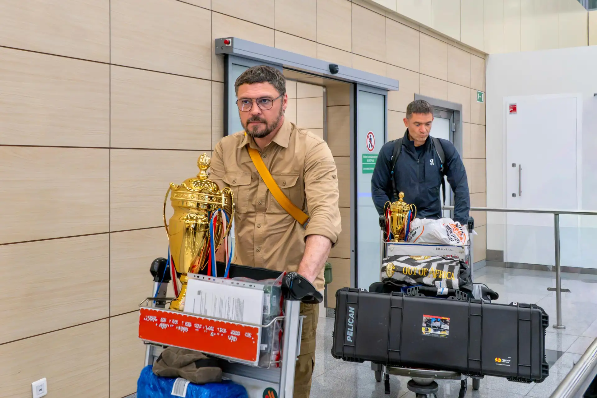 В Домодедово встретили российских стрелков, которые вернулись с победой с соревнований ...
