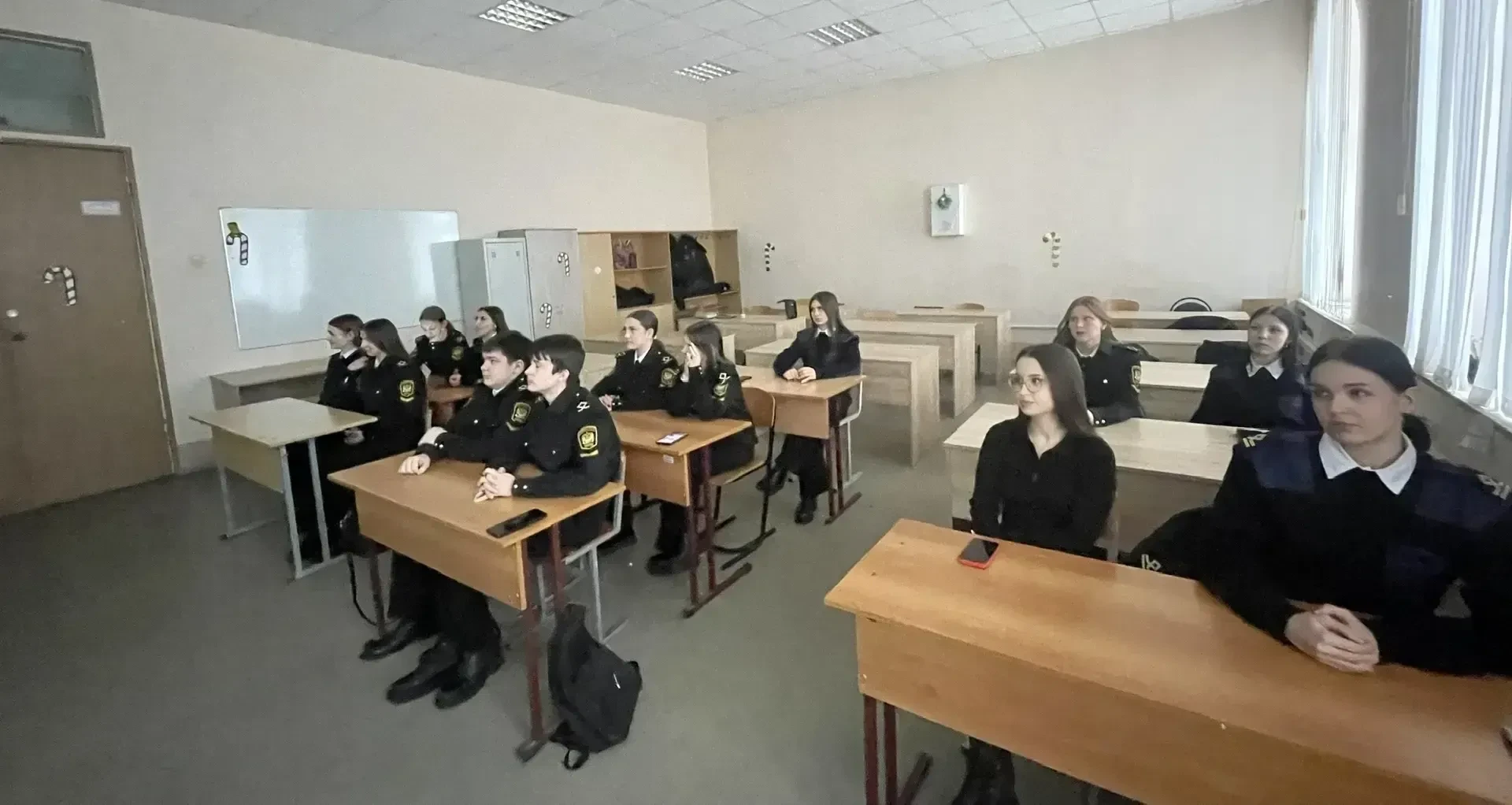 В рамках проведения еженедельного элективного курса "Разговоры о важном" в учебных группах Транспорт